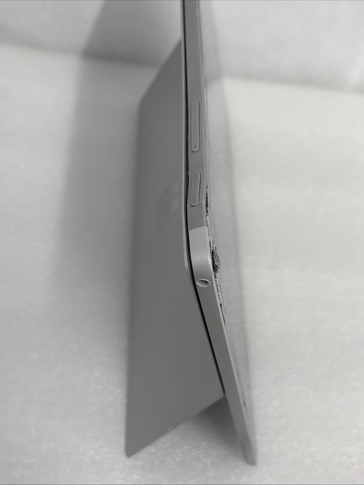 Microsoft Surface Pro 7 12.3″ (128GB, Intel i5-10th, 8GB) – Platinum *Cracked*