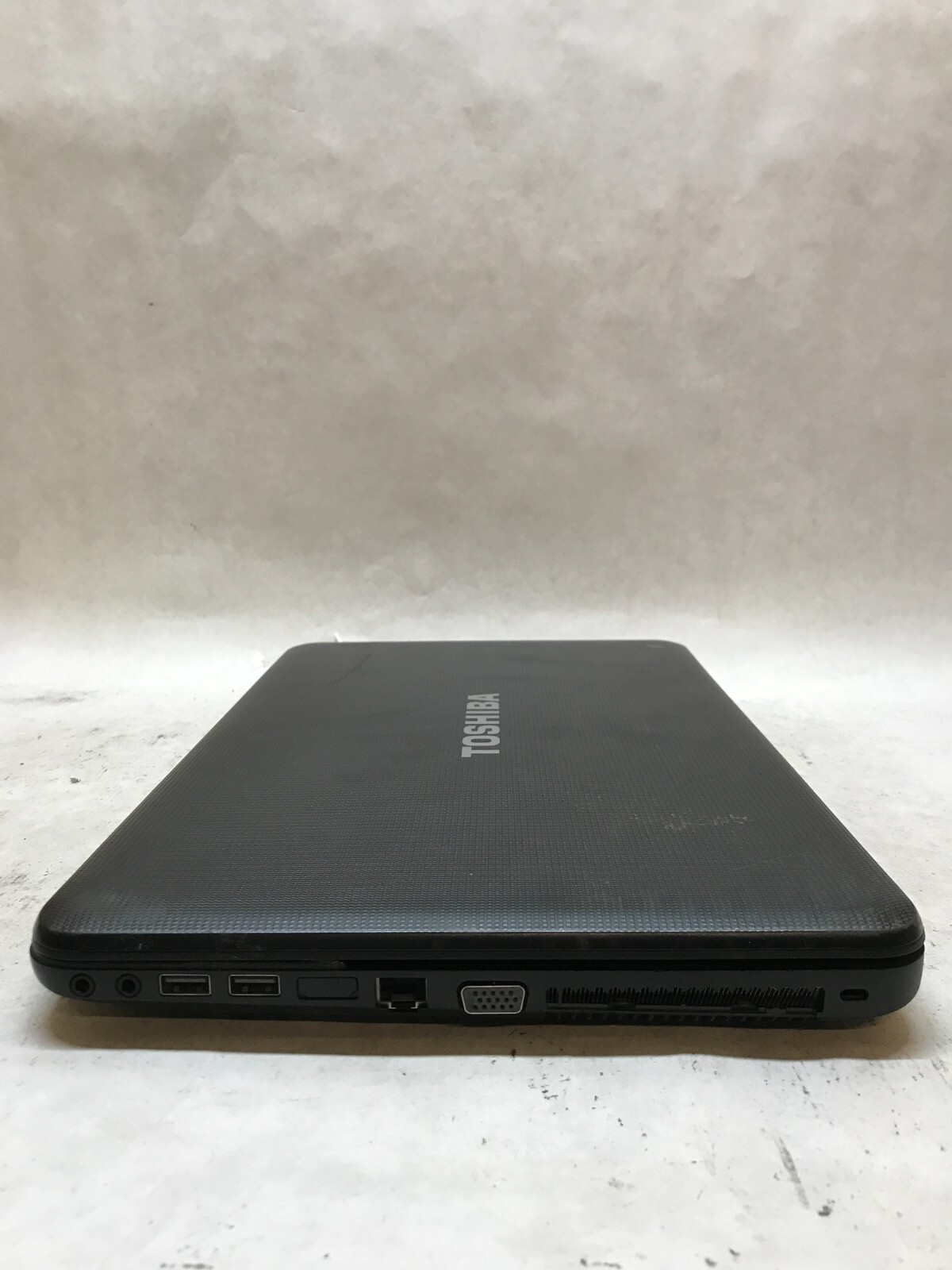 Toshiba Satellite C855D-S5201 15″ AMD E1-1200 1.4GHz 4GB RAM NO HDD/OS AS IS -DW