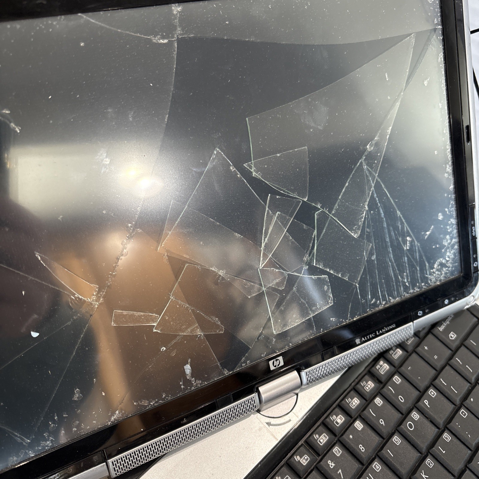 HP Pavillion TX1000 Laptop with Swivel Display For Parts Broken Screen