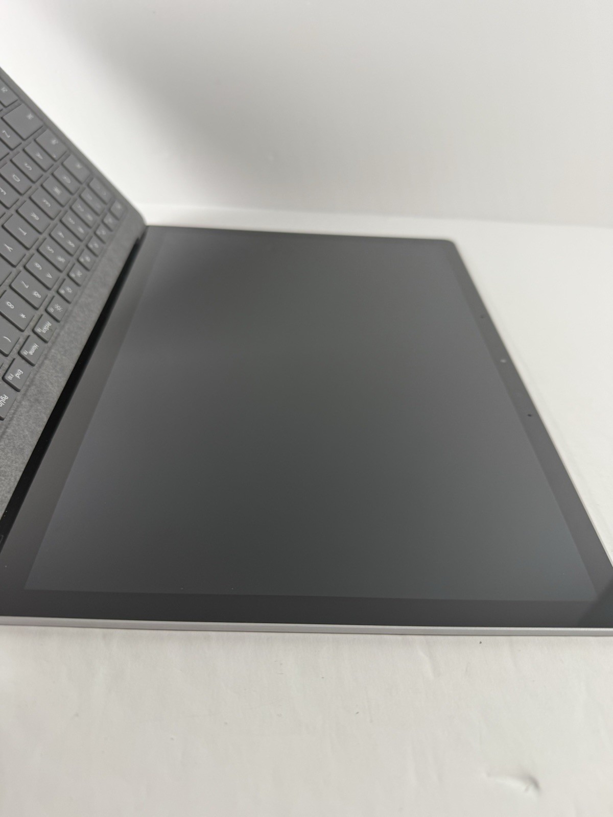 Microsoft Surface Laptop 5 13.5” 1950 Intel Core i7-1265U 16GB RAM 512GB NVME