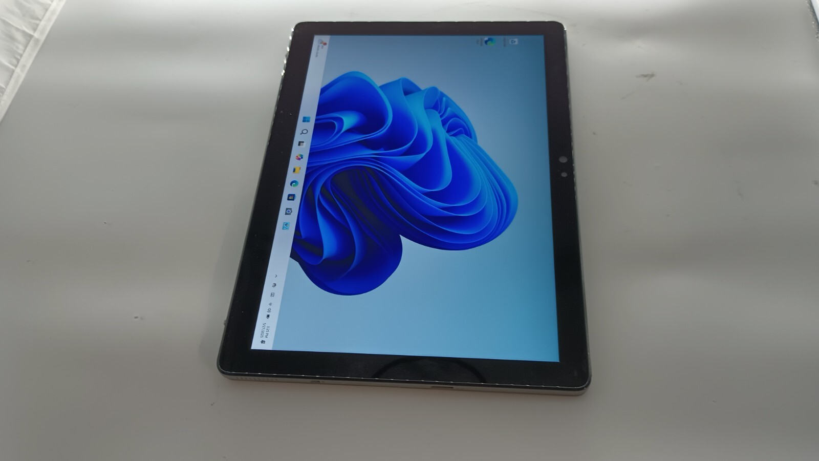 Latitude 5290 2in1 (5273) w/charger.i5 vPro 8350U.8GB.256GB M.2.12.3 FHD Touch.