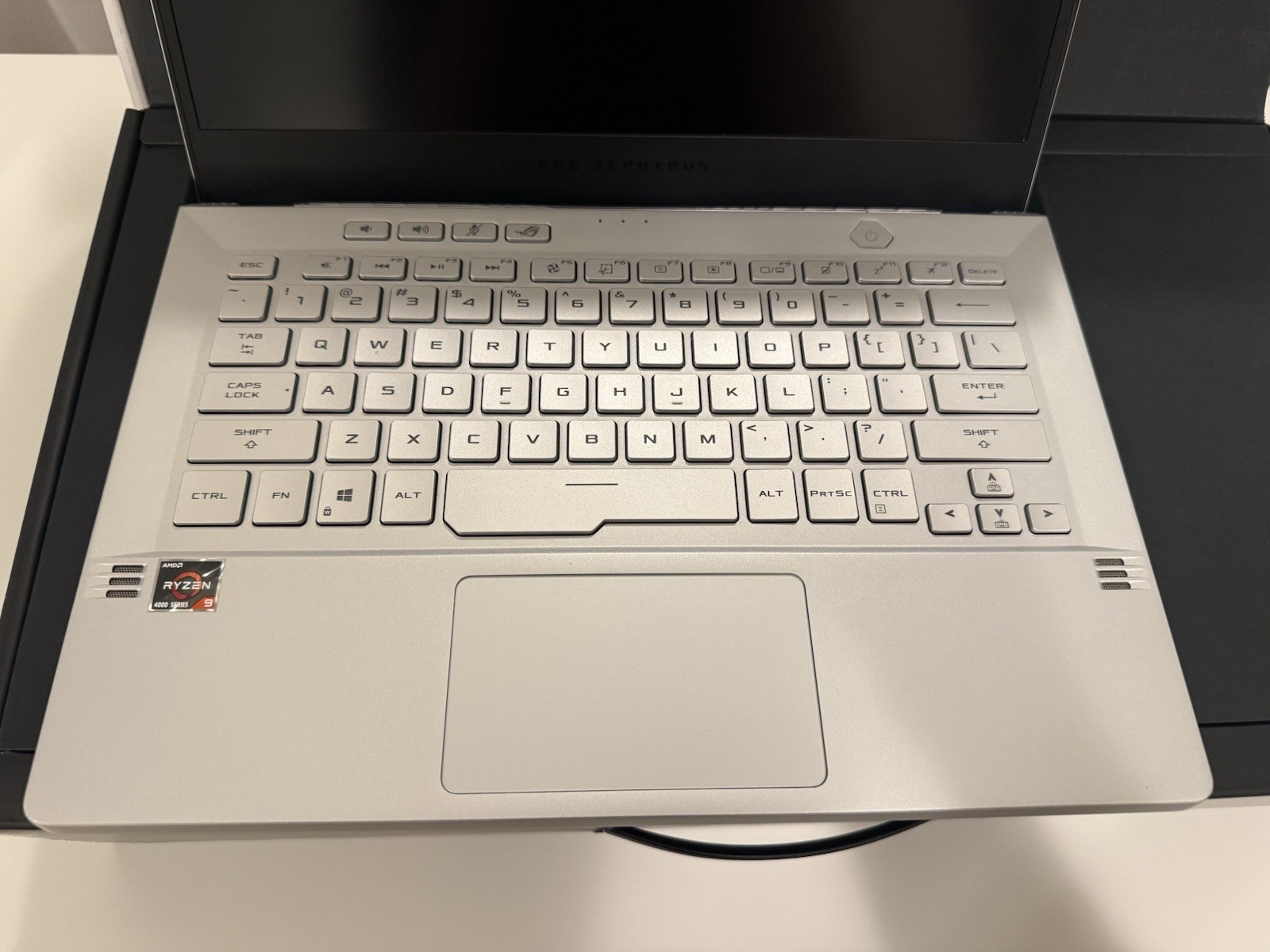 ASUS ROG Zephyrus G14 GA401IV 14” Ryzen 9 4900HS RTX 2060 Max-Q 16GB 1TB SSD