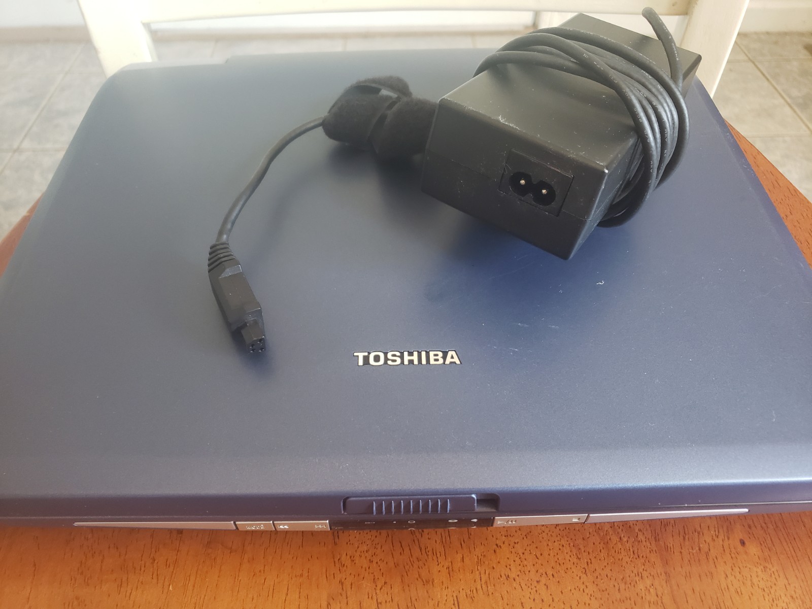 Vintage Toshiba Satellite A25-S207 Intel P4 2.66ghz 480mb 30gb WinXP W/power