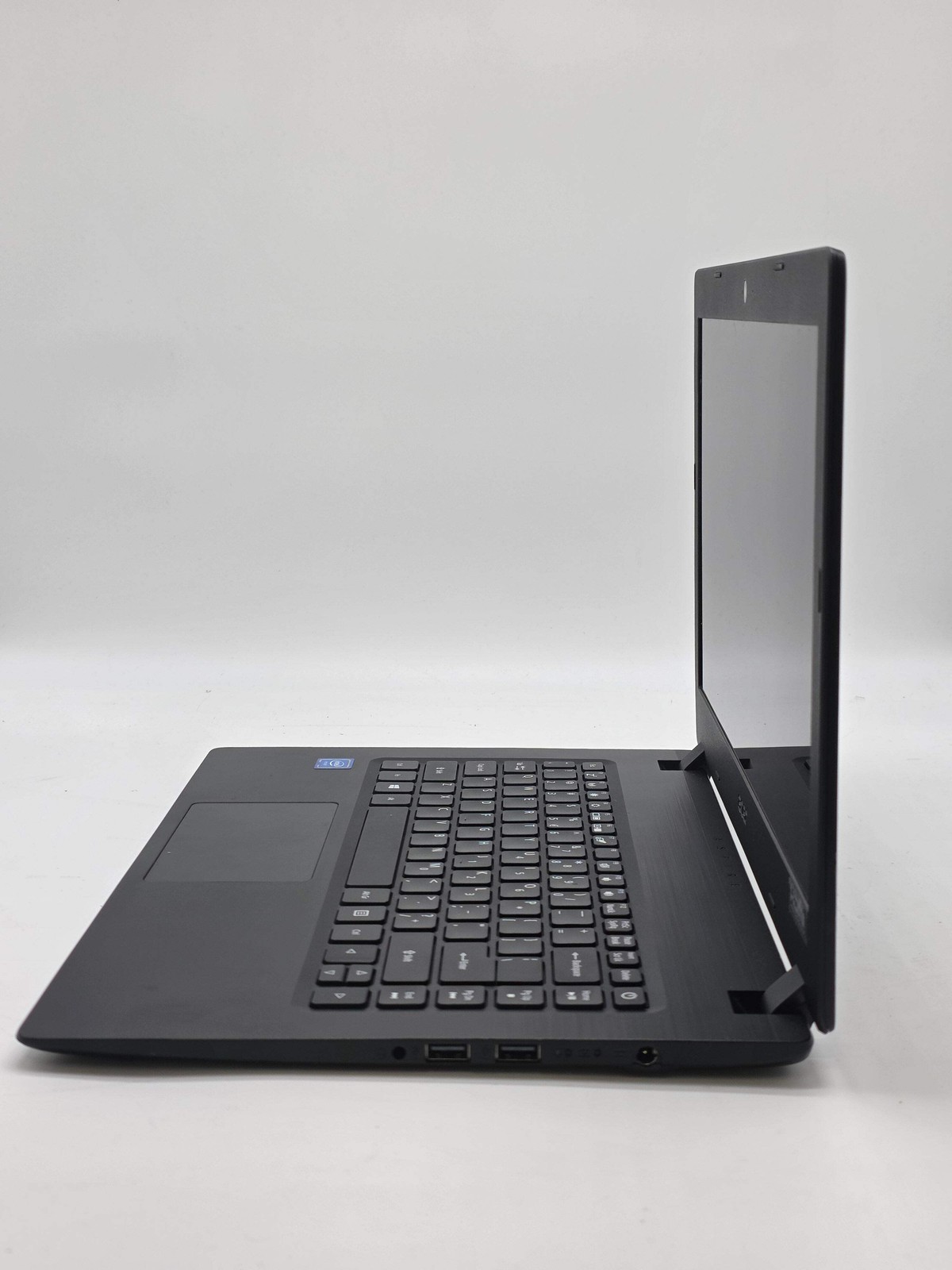 Acer Aspire 1 14″ Celeron N4000 4GB 64GB SSD Laptop Parts Only (Bad Battery)