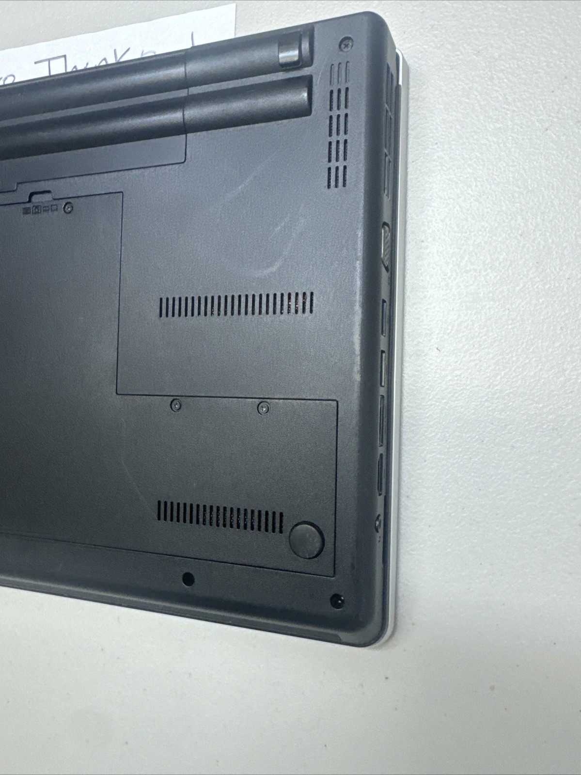 Lenovo ThinkPad Edge E520 15″ Laptop i5 2.4GHz – Parts/repair No P/adapter