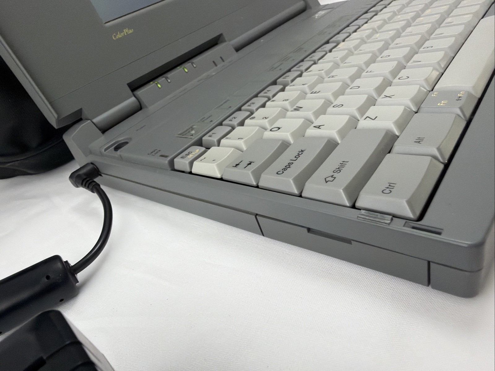 AST Bravo NB 4/25s 486 Laptop Boots Windows 3.1 w PSU Case