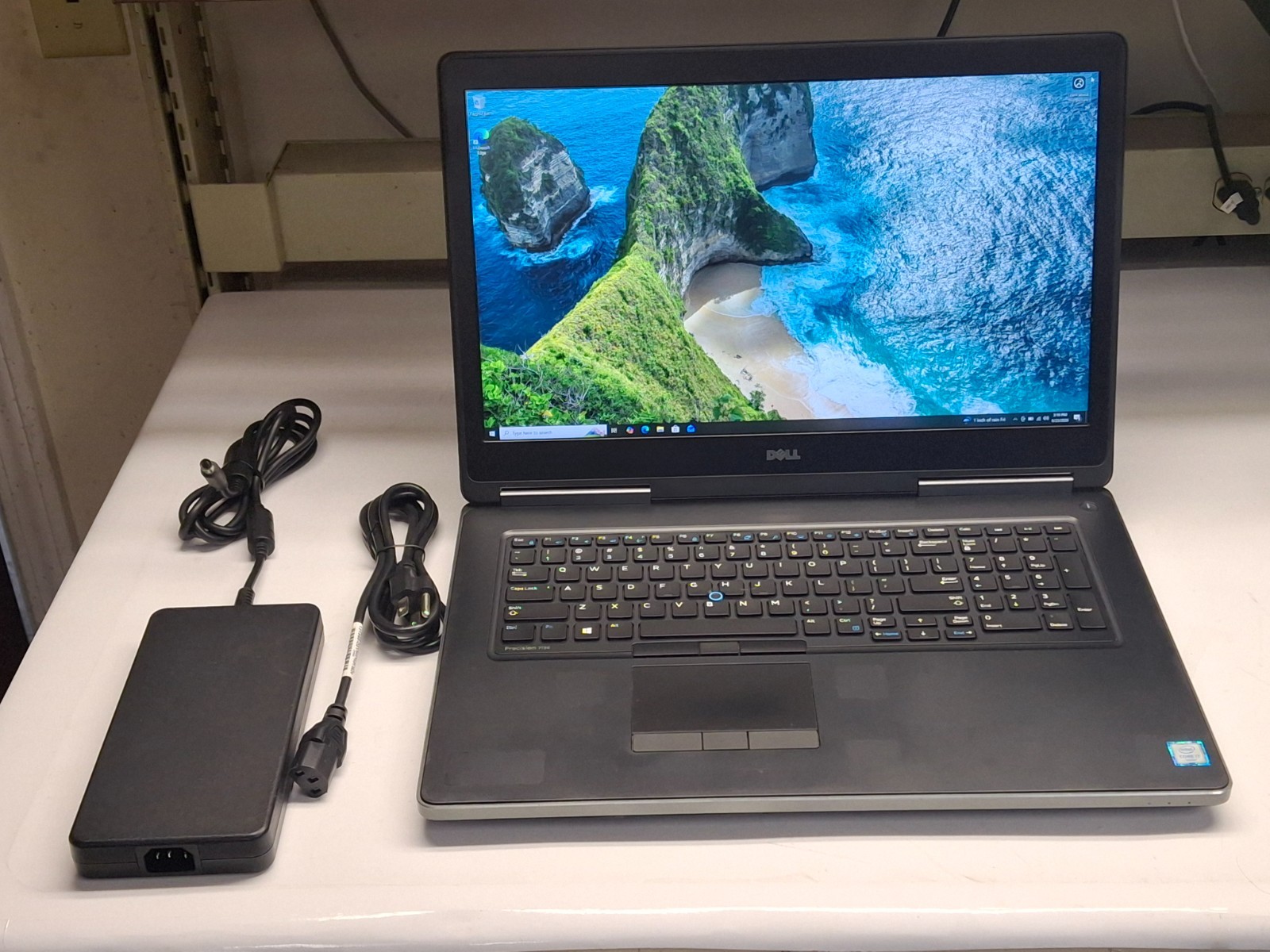 DELL PRECISION 7720 I7-6820HQ 256GB SSD 32GB RAM NVIDIA QUADRO M1200 Win 10 Pro