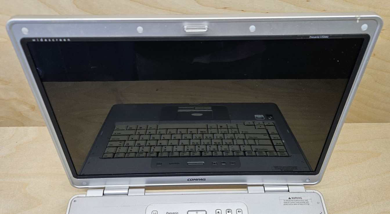 Retro Compaq Presario V5000 AMD Sempron 1.8Ghz / 384Mb Ram / NO HDD NO PSU