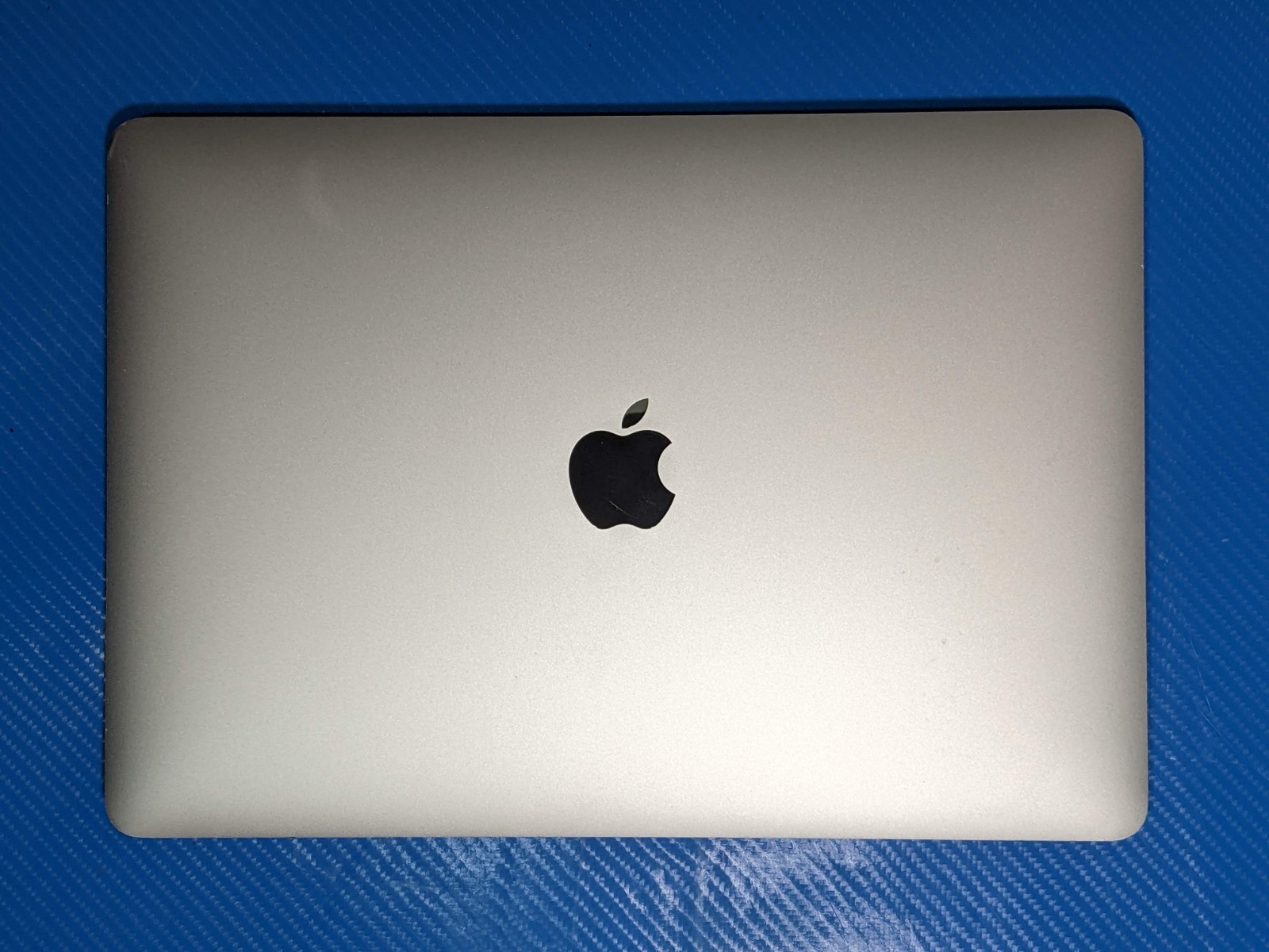 Apple MacBook Pro (2020) A2338 MYDA2LL/A 13.3″ M1 8CPU/8GPU 3.2GHz 8GB 256GB +PA