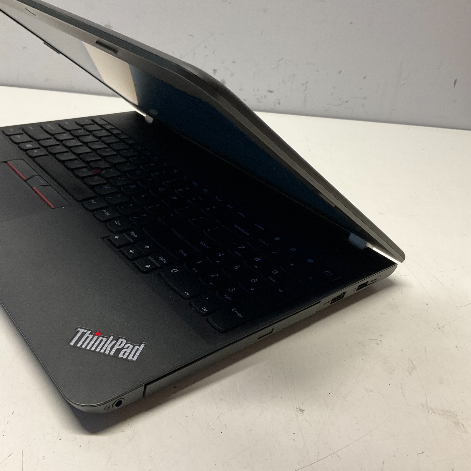 LENOVO ThinkPad E565 20EY000CUS Laptop A10-8700P RADEON R6 4GB 256GB SSD Win 10