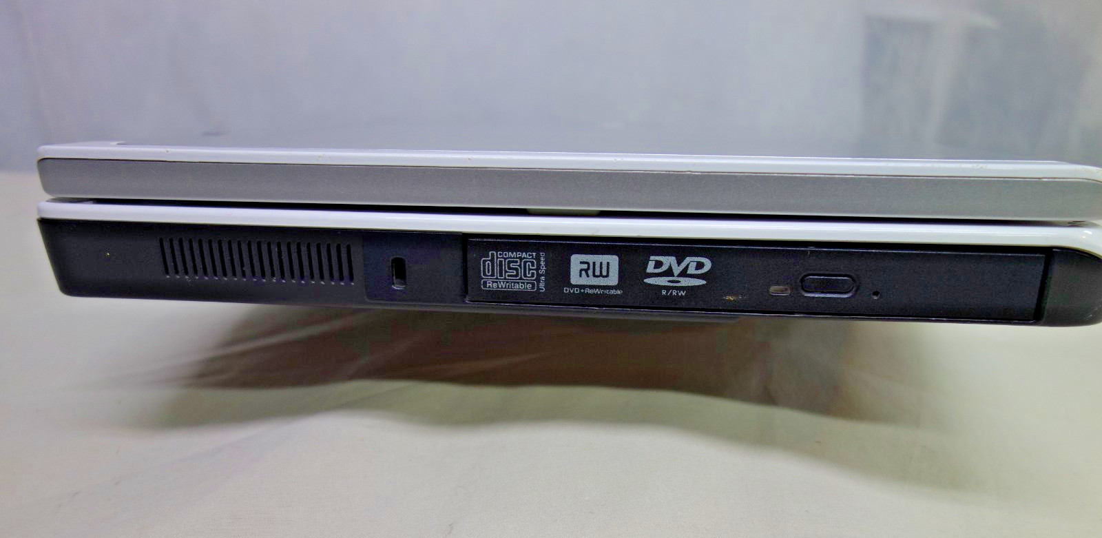 Inspiron 6400 15.4in Core 2 Duo 2 GHz 6G ram no HDD no charger for parts repair