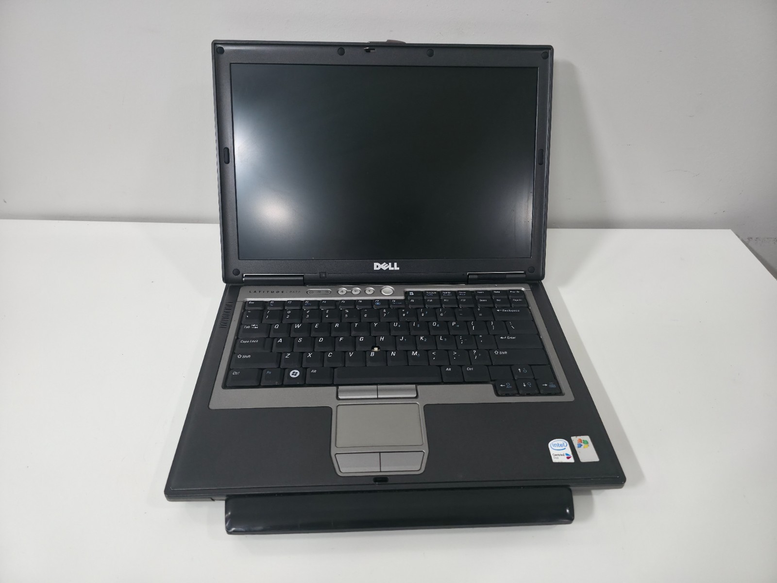 Dell D620 Laptop 2.33ghz 1gb Windows XP Pro WIFI DVD 500GB very fast! RS232