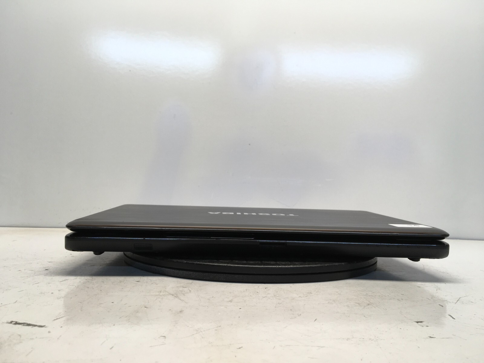 Toshiba Satellite P755-S5269 Intel i5-2410M 2.3GHz 6 GB NO HDD No Batt
