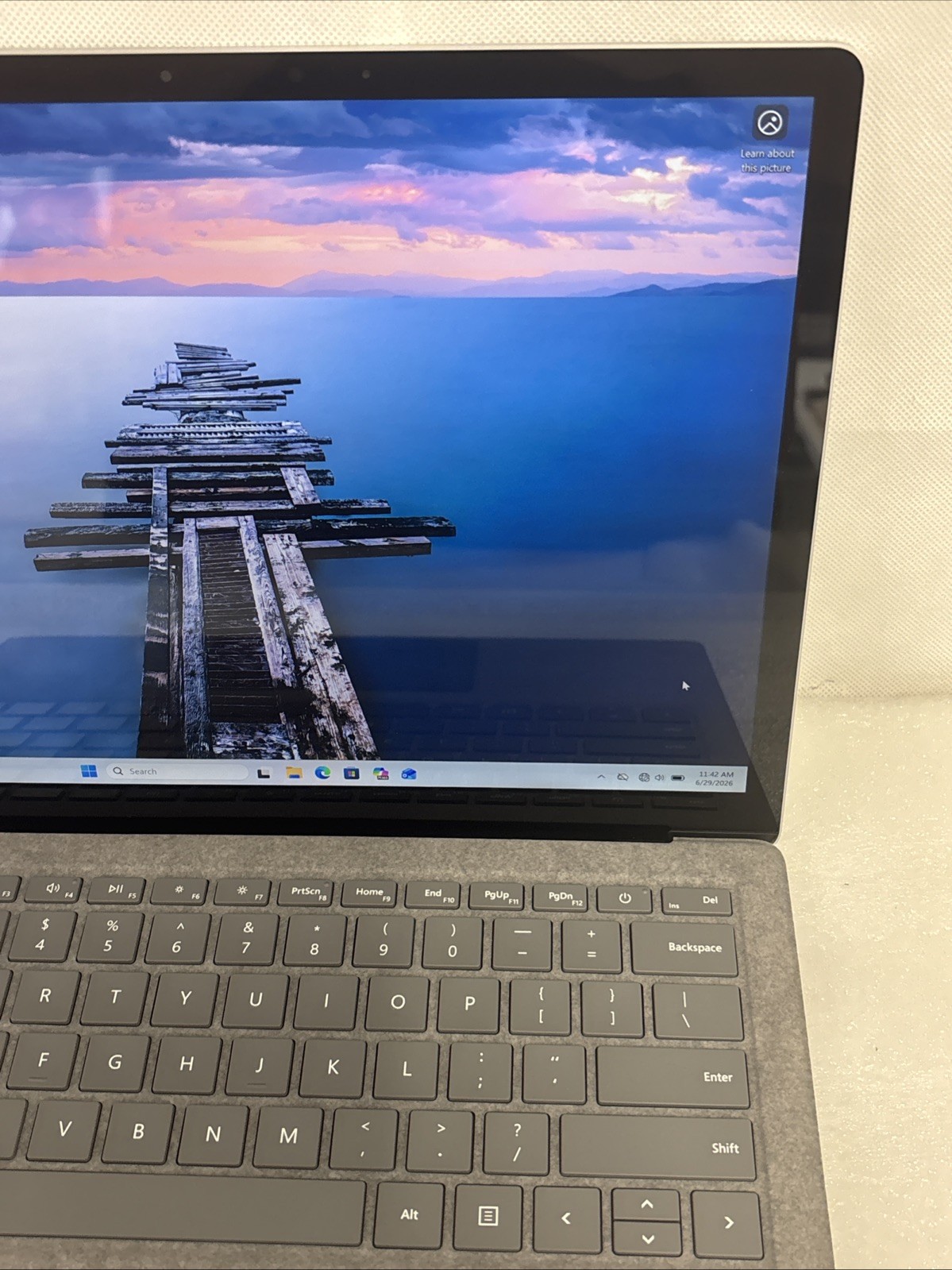 Microsoft Surface Laptop 4 13.5″ (256GB SSD, AMD Ryzen 5, 16GB) Platinum *Read*