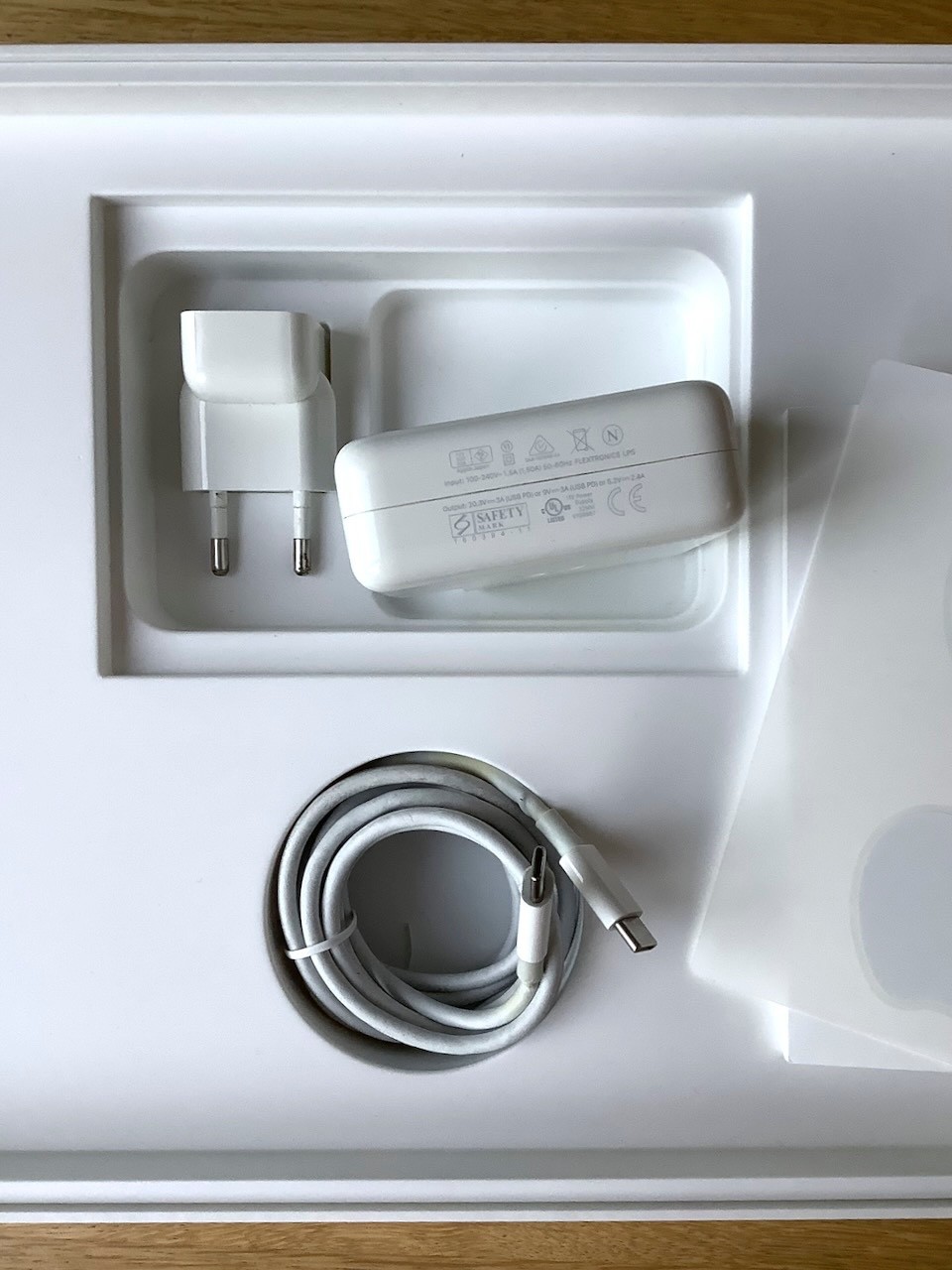 ★ Apple MacBook Pro Retina 13″ A1708 (2017) 256GB SSD + Charger Silver ★ Original Box