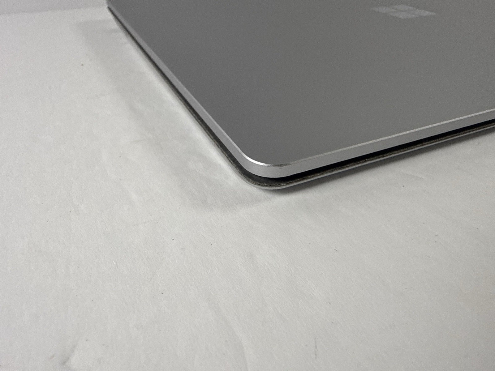 Microsoft Surface Laptop 5 13.5” 1950 Intel Core i7-1265U 16GB RAM 512GB NVME