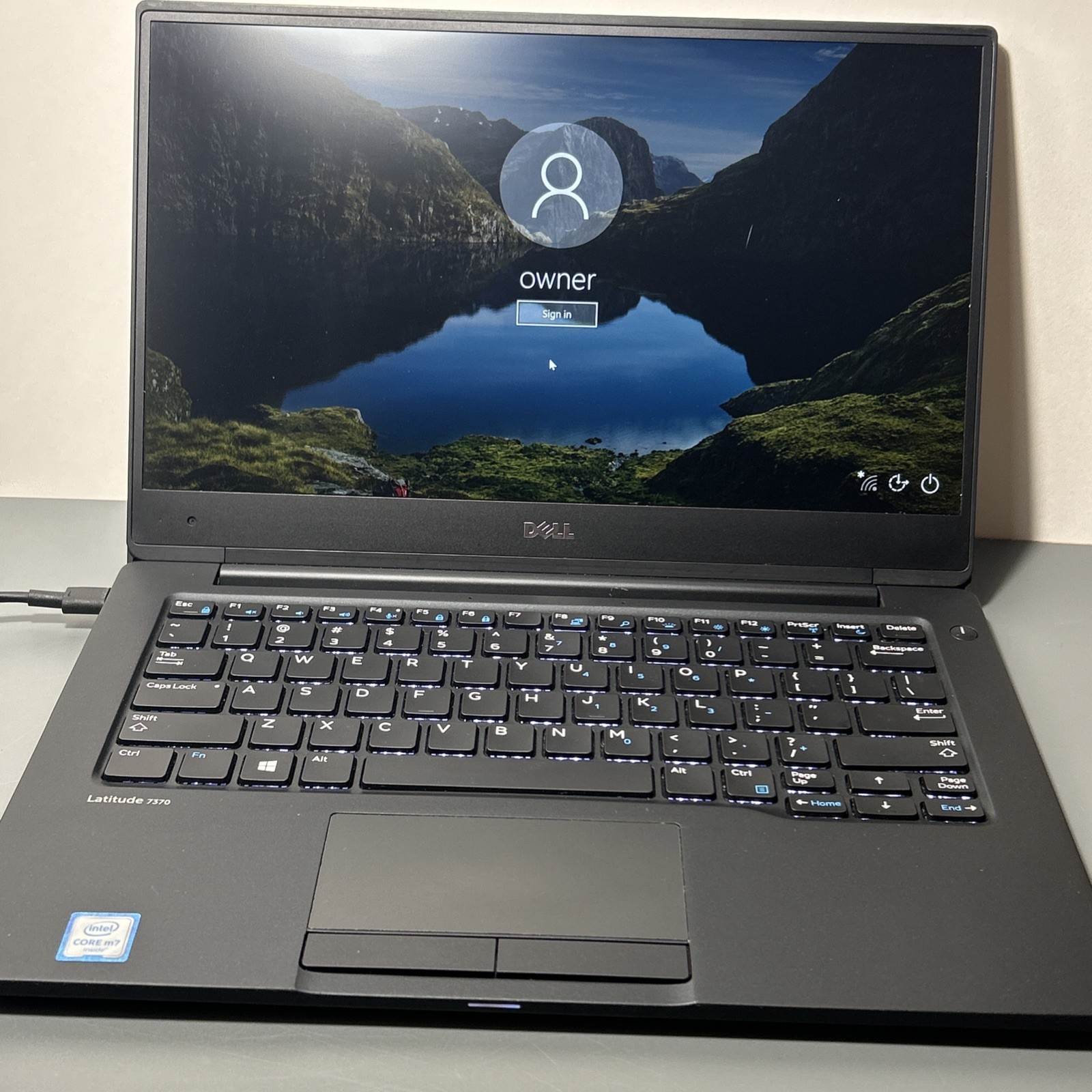 Dell Latitude 7370 Laptop Intel Core m7-6Y75 8GB RAM 128GB SSD Windows 10 Pro
