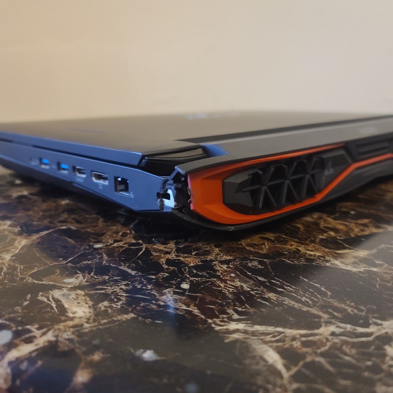 PREDATOR GX-792 GAMING LAPTOP CORE i7-7700HQ 16GB RAM GTX 1080 512GB NVME