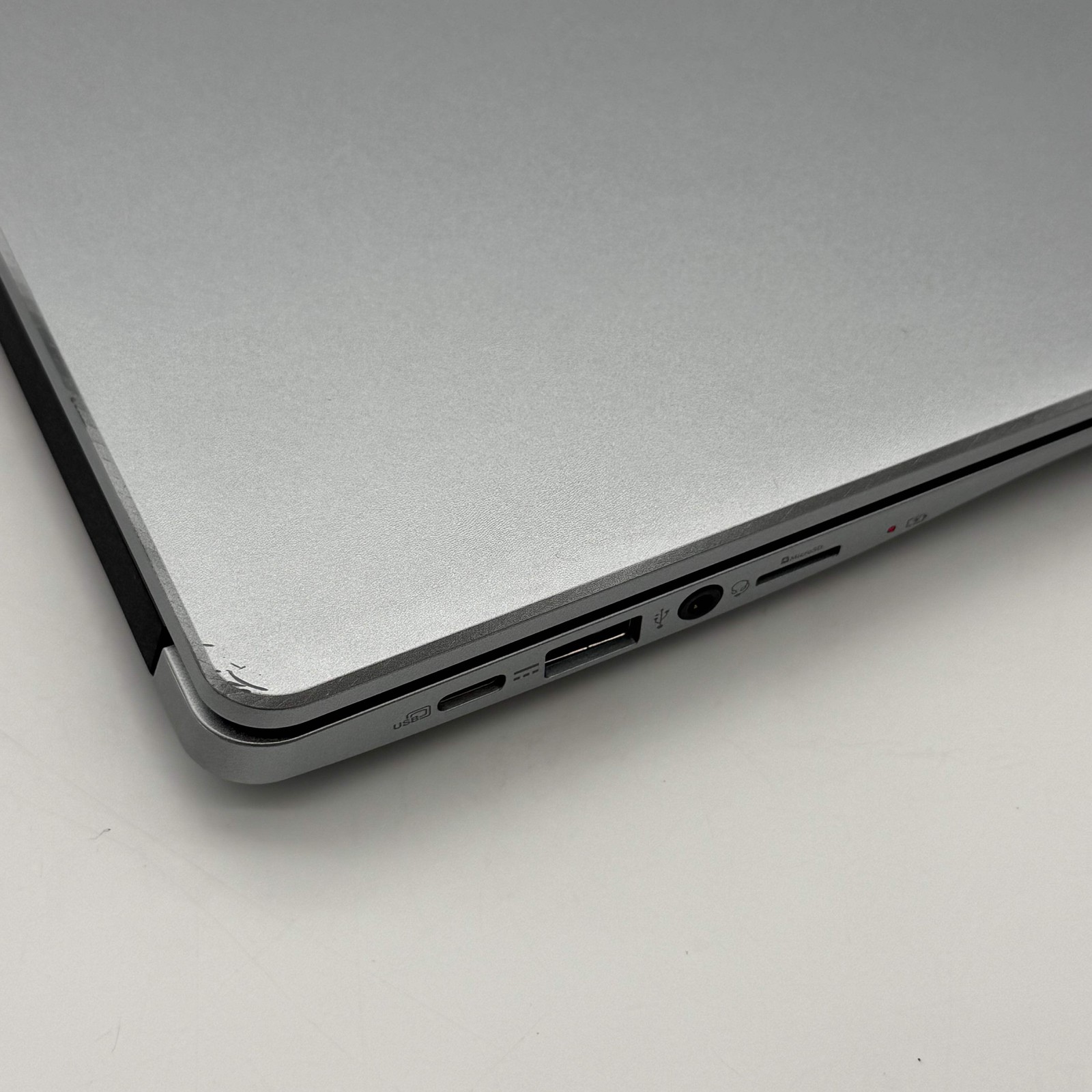 Acer Chromebook 315 15.6-inch Intel Celeron 4GB RAM 64GB Silver, Charger & Wired