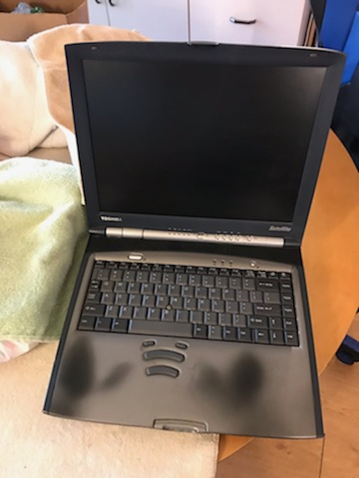 Vintage Toshiba 2805-S202 Laptop Satellite Microsoft Windows Millennium Edition