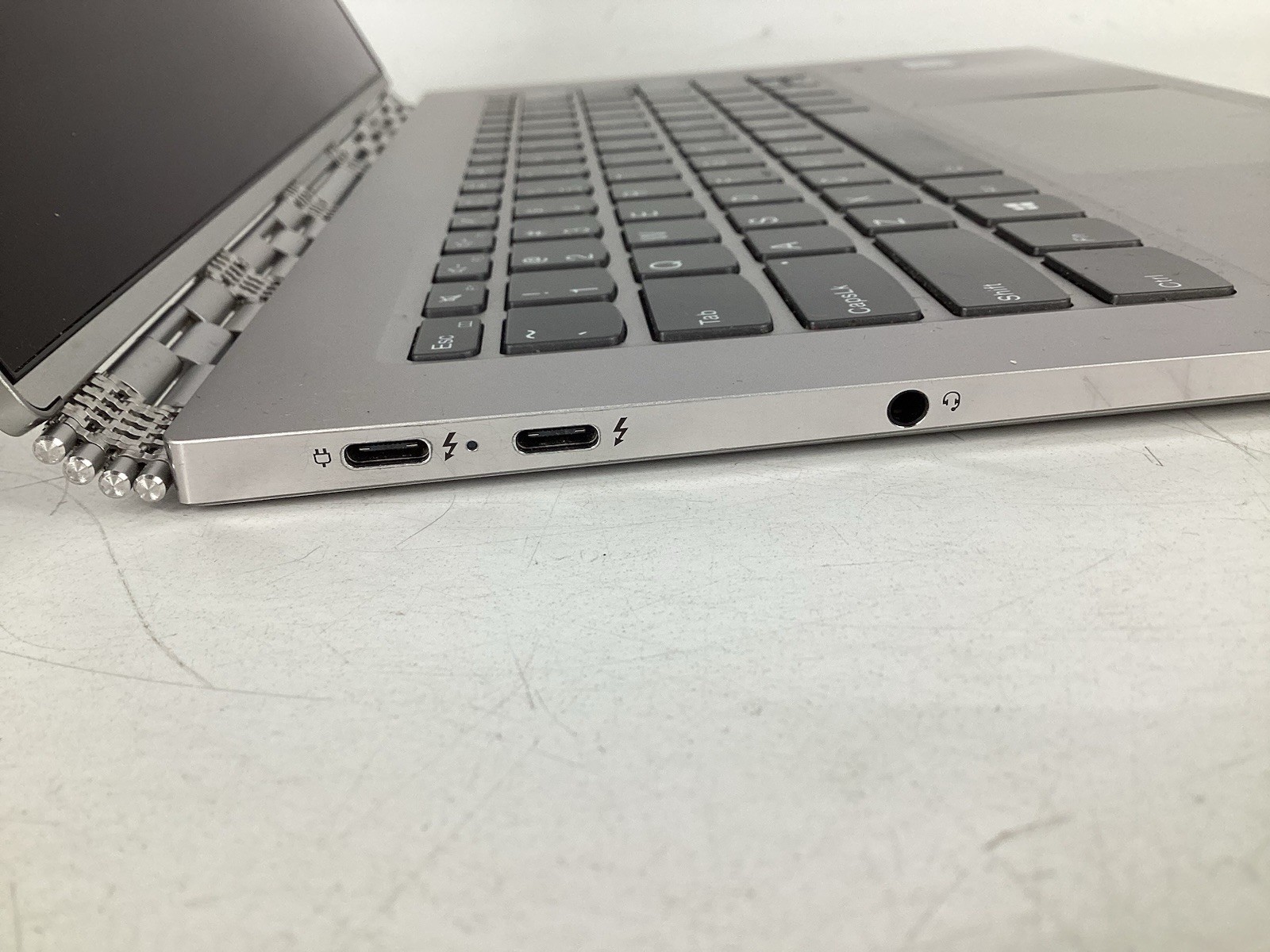 Lenovo Yoga 920 13.9 Silver Touch (i7-8550U 1.80GHz 16GB 512GB NVMe No OS/BATT)