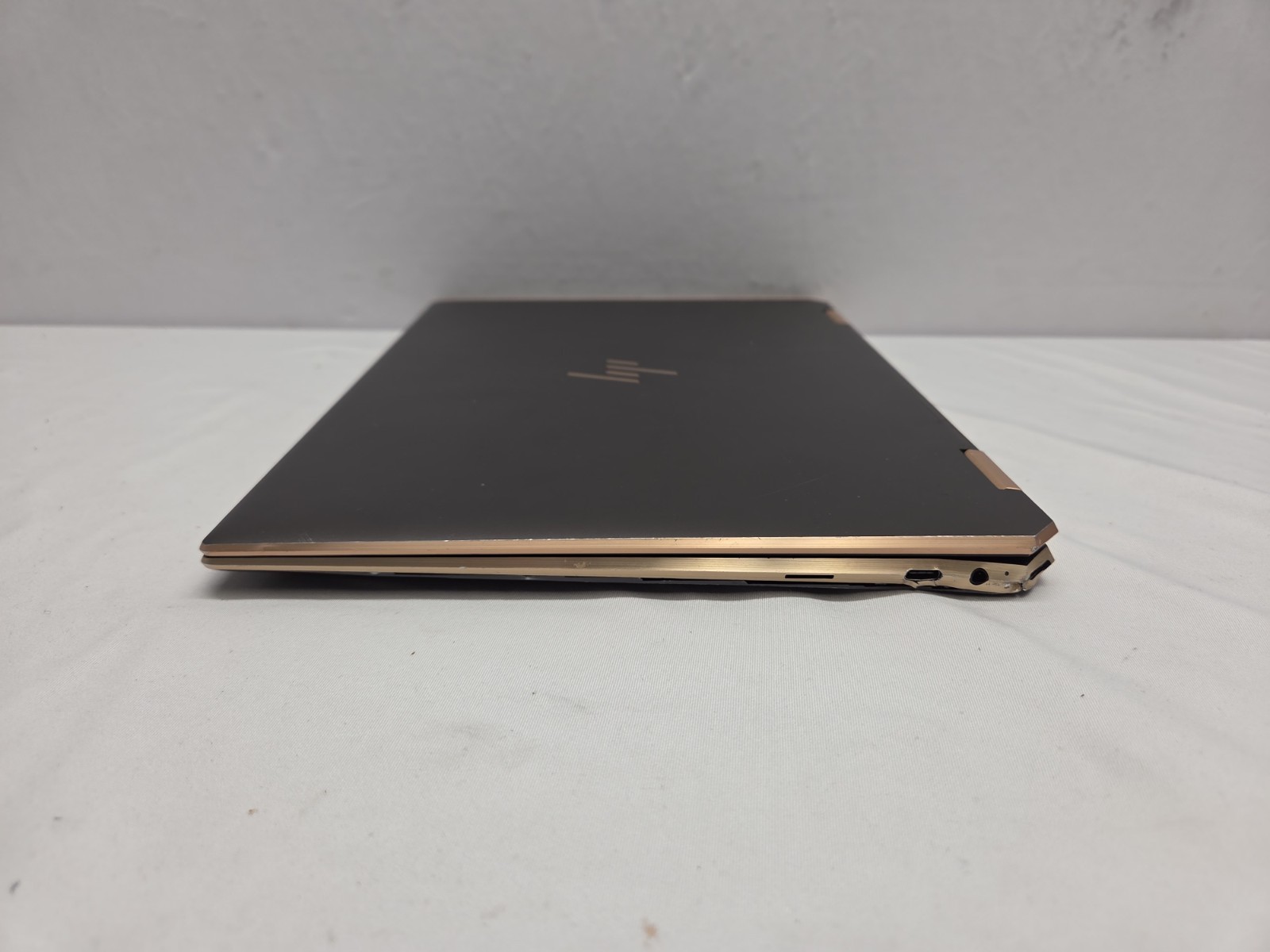 HP Spectre x360 2-in-1 Intel Core i7 11th Gen 15.6″ 256GB 16GB Bad Port (15-EB1)