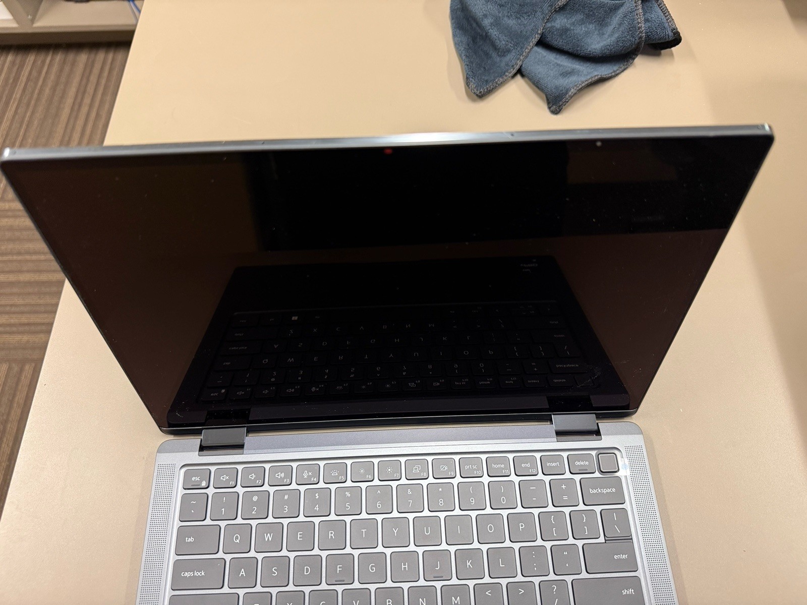 Dell Latitude 9330 13.3″ i5-1240U 16GB DDR5 256GB SSD Windows 11 Home