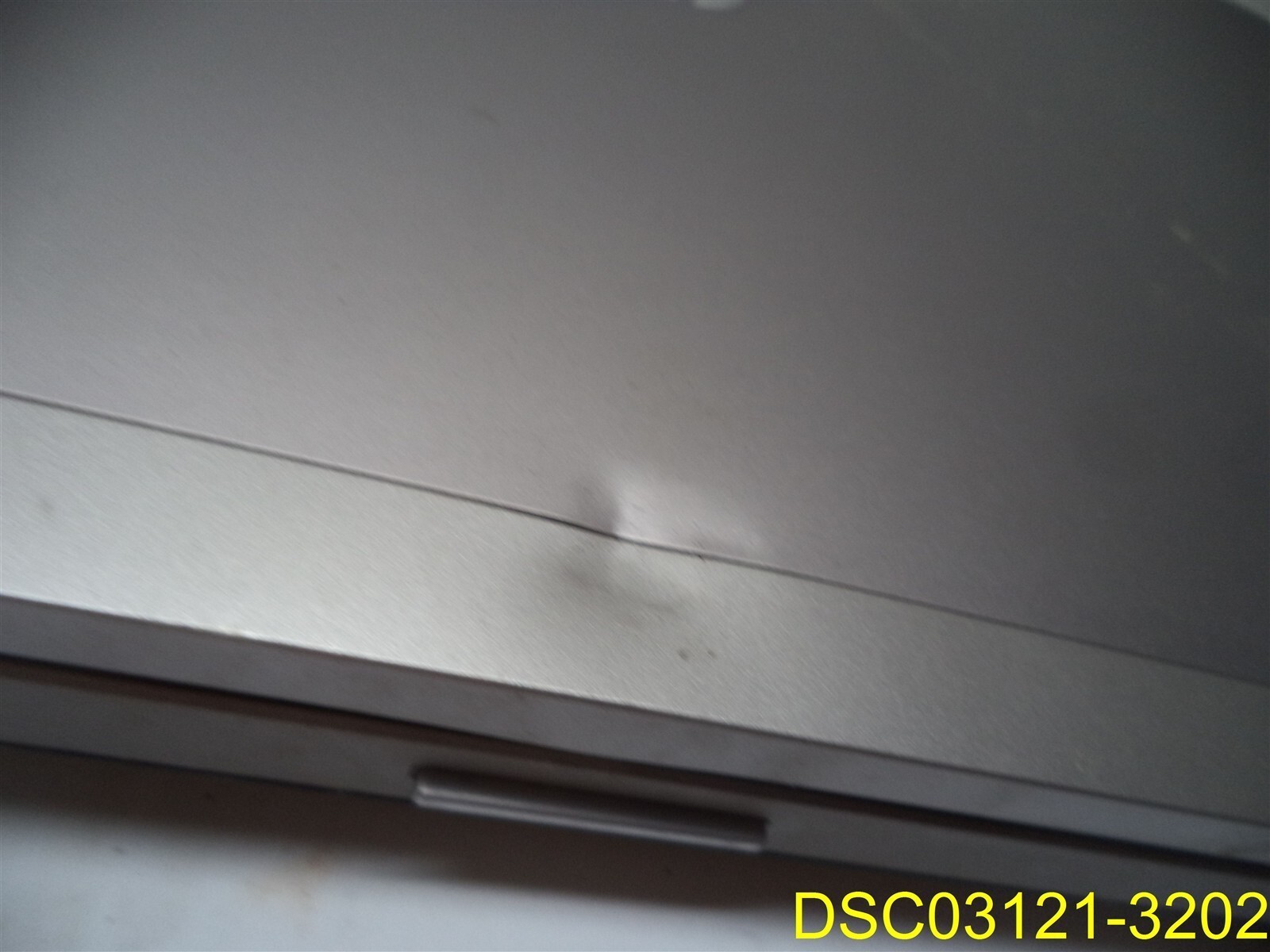 Has Dent on Cover: HP Elitebook 8570p Core i5 vPro RAM Windows 7 (NO CORDS)