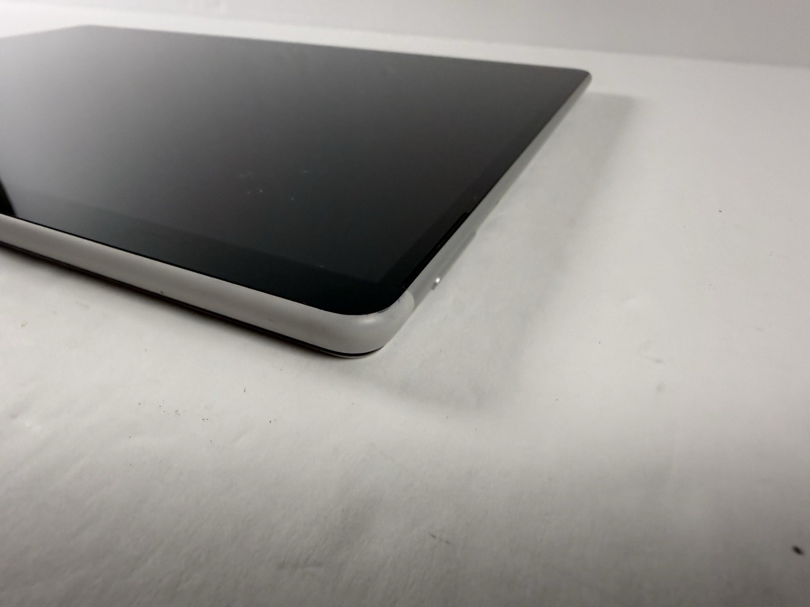 Microsoft Surface Pro 8 (1982) i5-1145G7 – 16GB RAM – 256GB 120Hz – Win 11 Pro