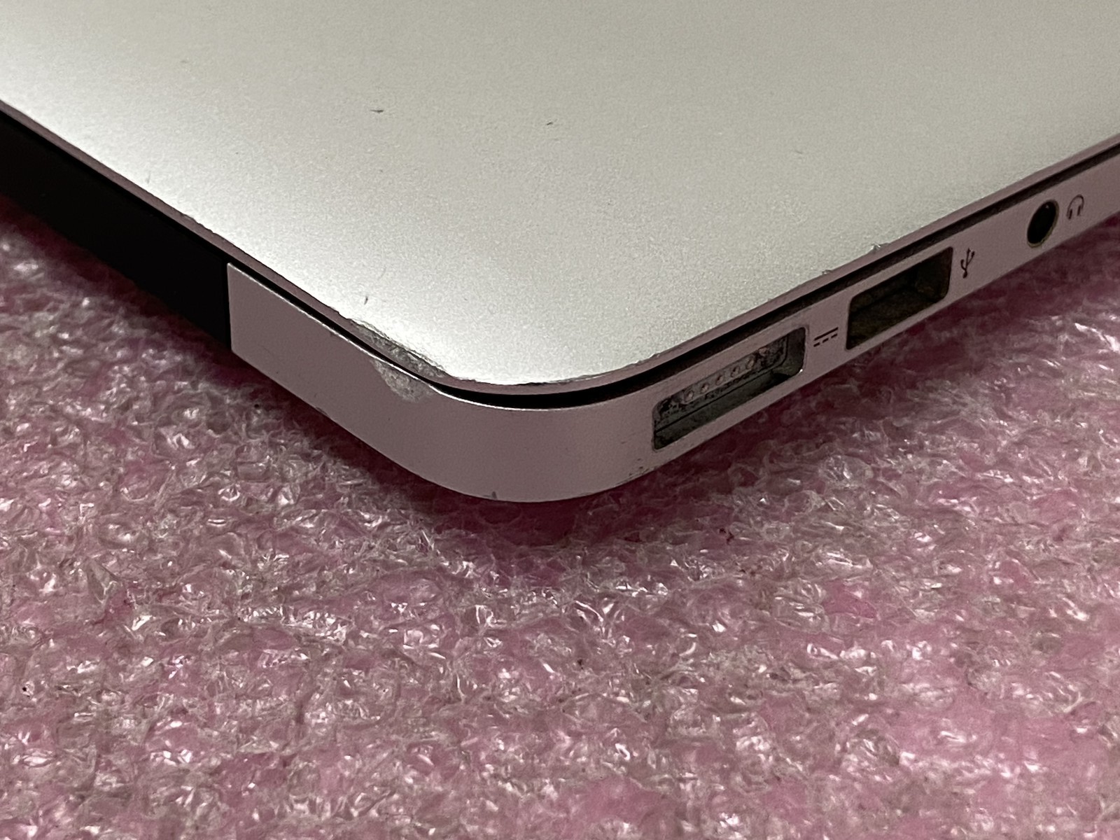 Apple MacBook Air 2017 A1466 13.3″ i5-5350U 8GB RAM 128GB SSD *Read* – CLP32A