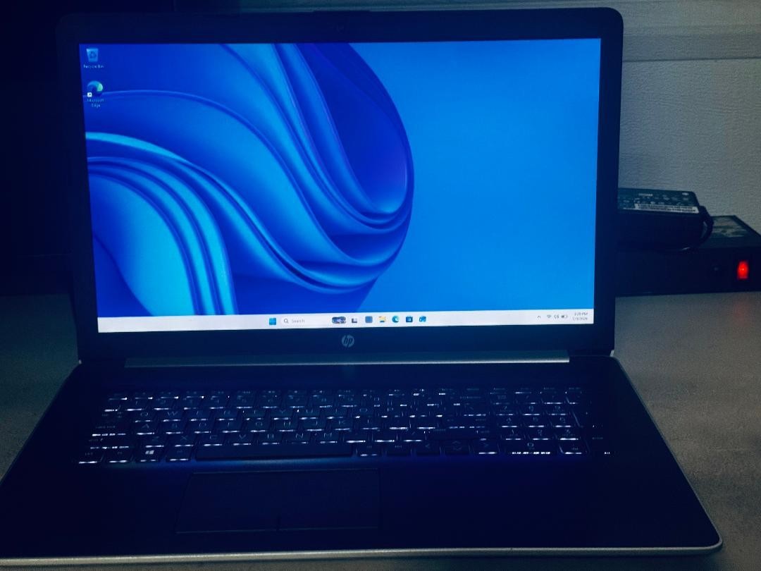 HP 17″ Laptop-Intel i7 7500U-8GB RAM-1TB HDD WIN 11-8GB RAM