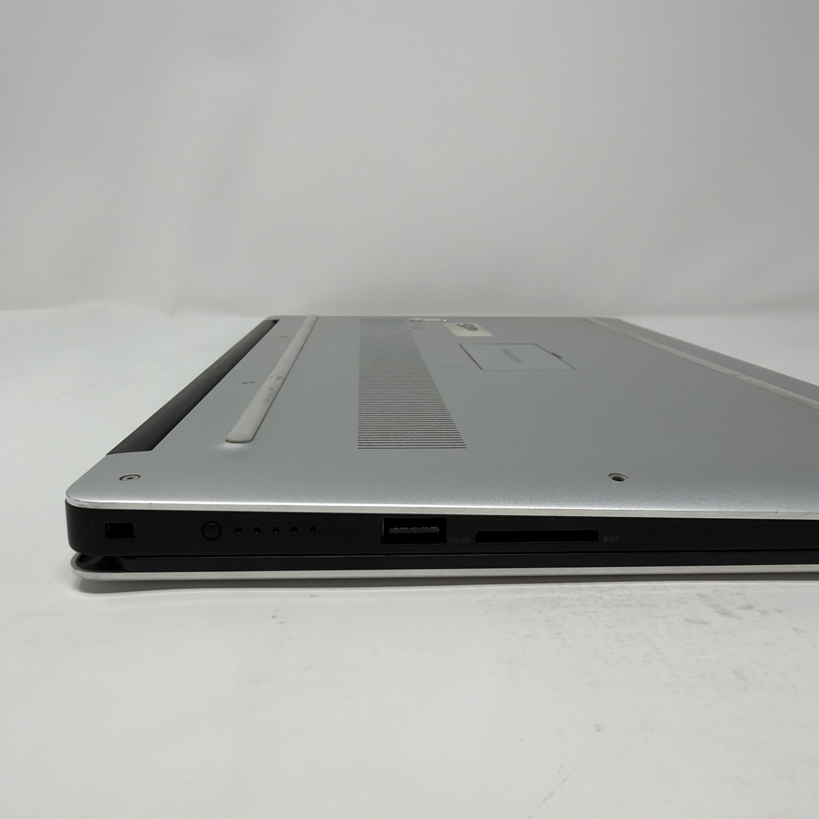 Dell Precision 5540 i7 9th Gen 8GB 256GB 15.6″ Laptop No Power -READ-