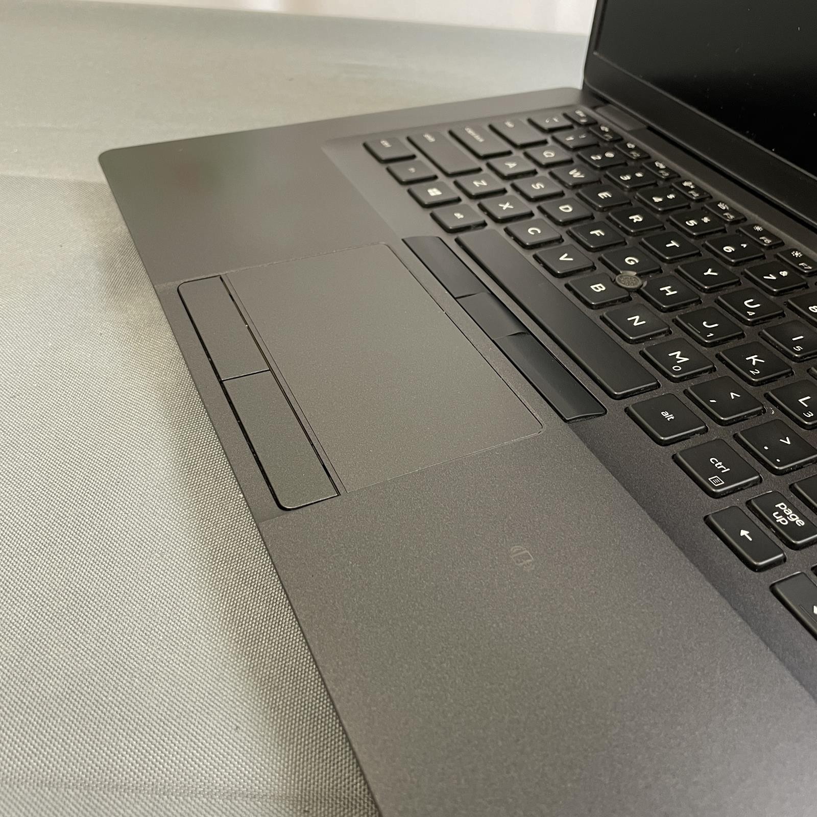 Dell Latitude 5401 14 in FHD, Core i7-9850H, 16GB, 256GB NVMe, MX150 | Grade B/C