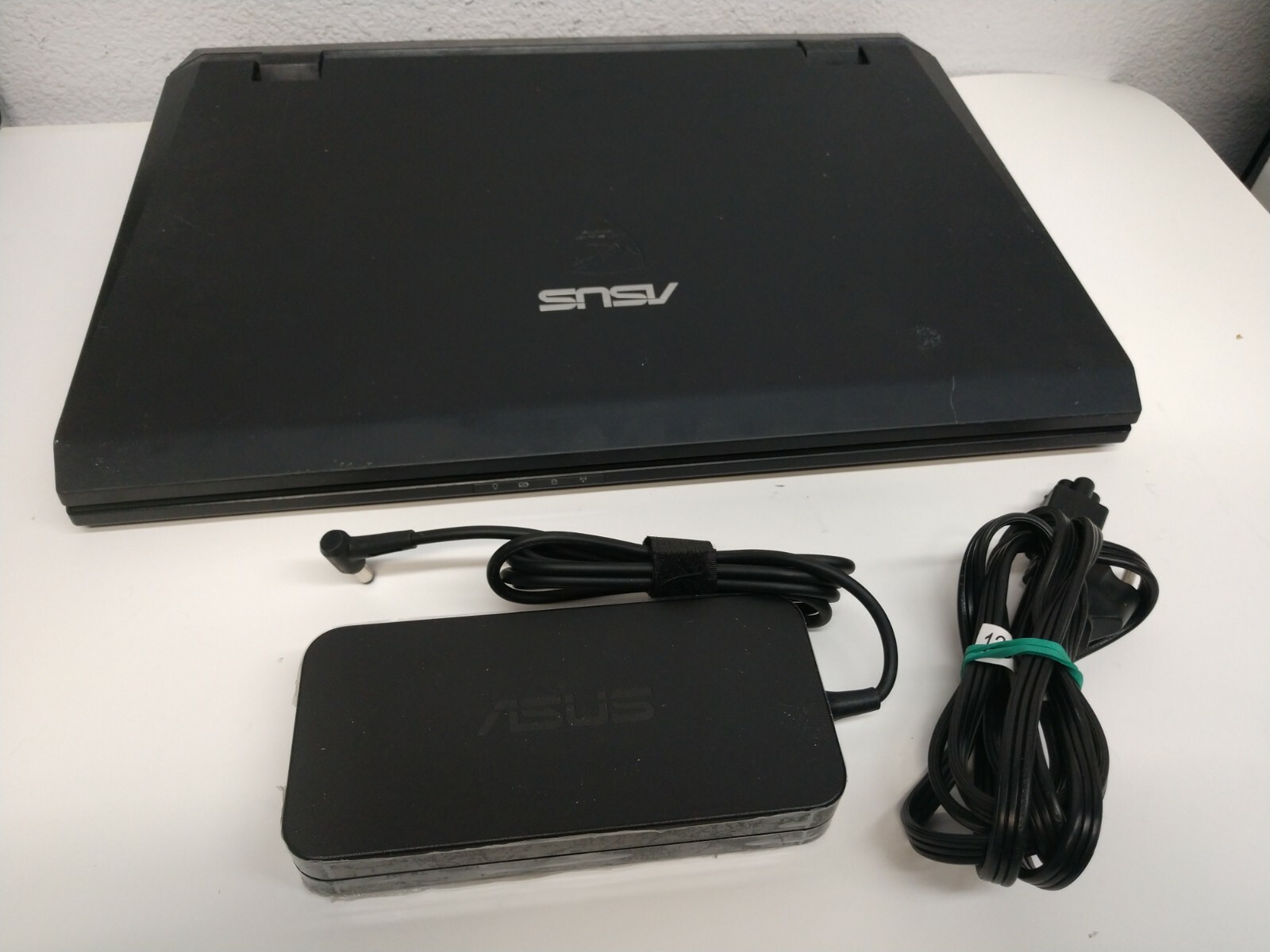 ASUS G73J 17.3″ Intel Core i7 Q720 1.60GHz 6GB DDR3 256GB SSD DVD Win10 AMD 5800
