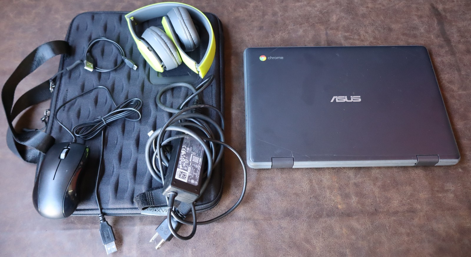 ASUS Chromebook C204m 11.6″ – 32GB SSD – 4GB RAM Case Headphones Mouse BUNDLE