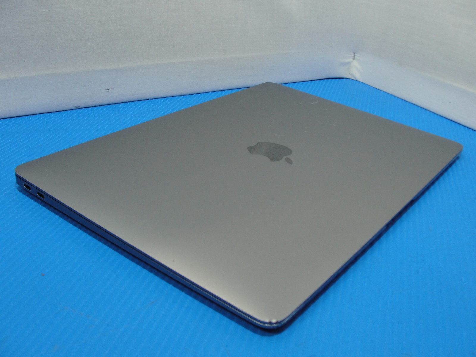 161 cycle Apple MacBook Air 13″ M1 2020 8CPU/7GPU 8GB 256GB SSD A2337/MGN63LL/A