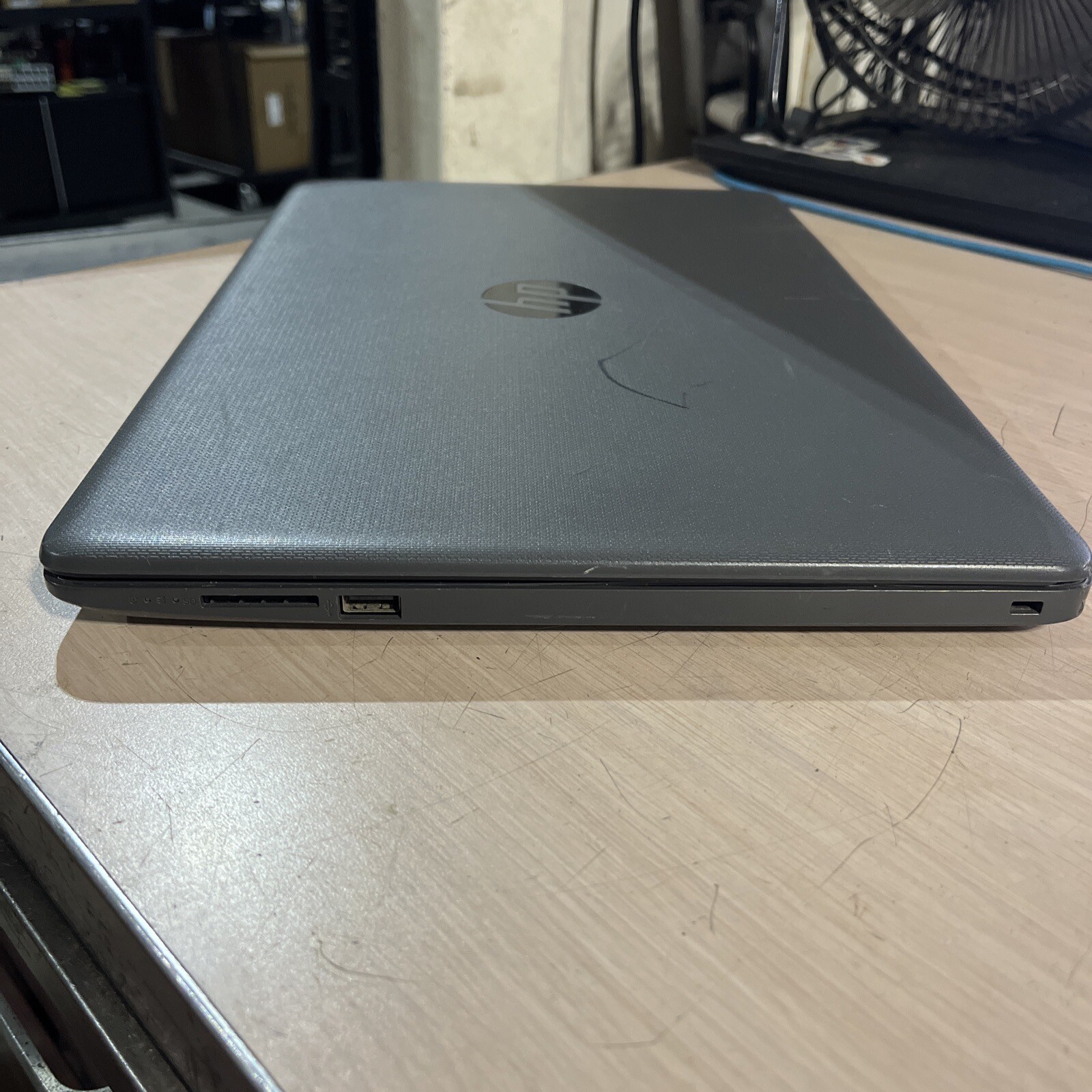HP 255 G7 NOTEBOOK AMD A6-9225 RADEON 8GB RAM NO HD ;