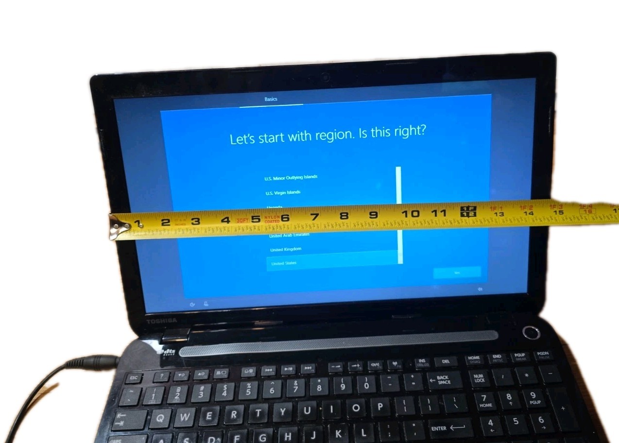 Toshiba Satellite L55 15.6″ Laptop i5-4200U 8GB ~700GB HDD Works Read