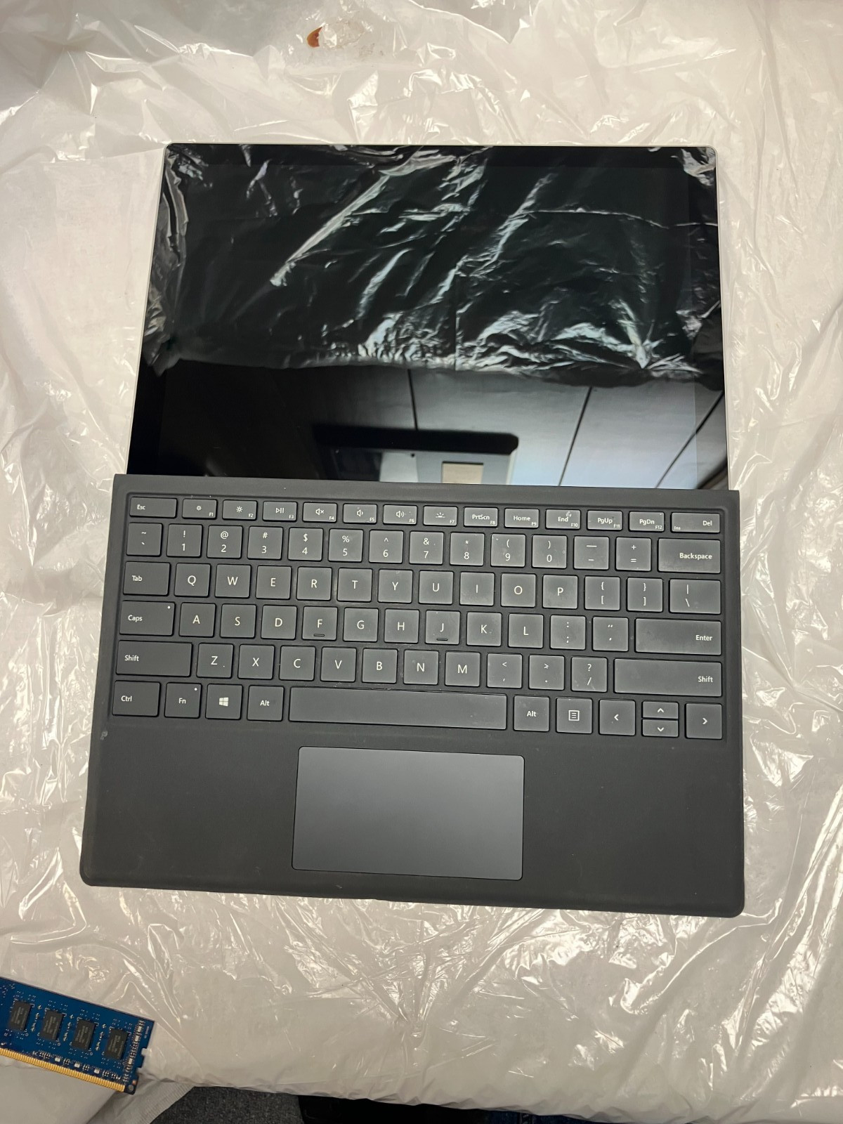 MICROSOFT SURFACE PRO 5 1796 i7-7660U @ 2.5GHz, 16GB RAM, 512GB SSD, WIN 10 PRO