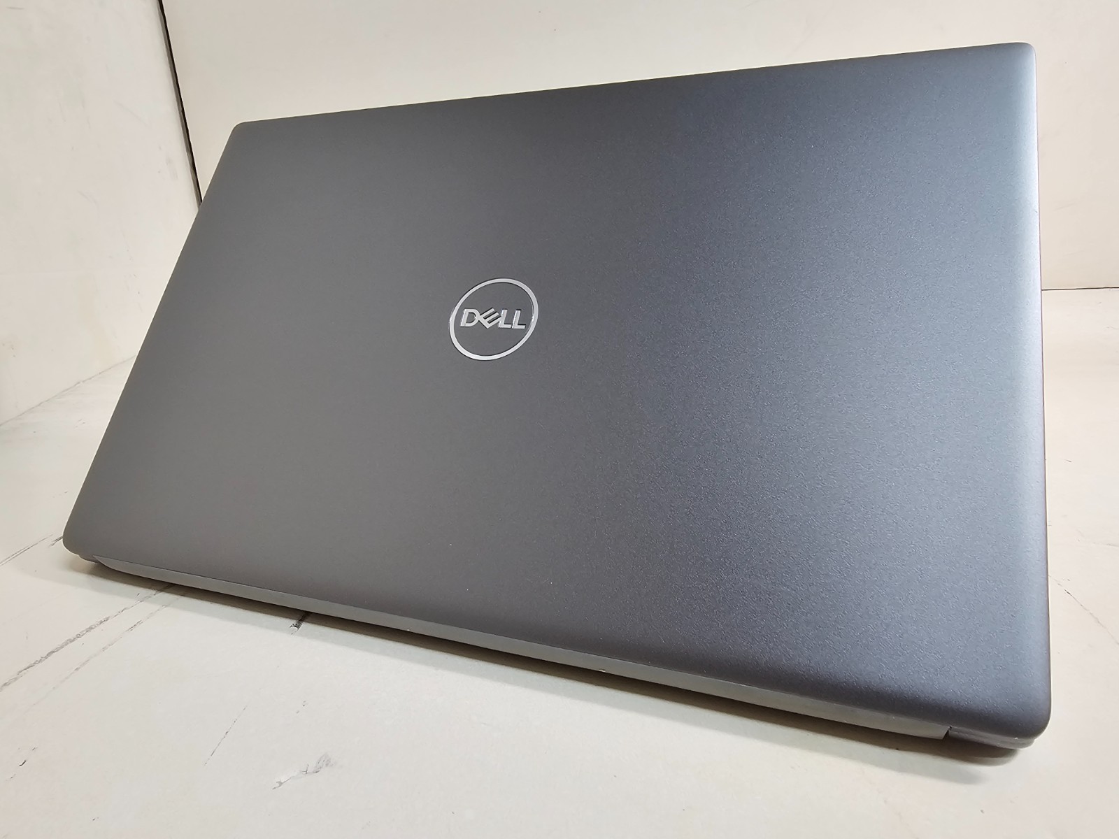 Dell Latitude 3301 Laptop – 1.8 GHz i7-8565U 8GB 256GB SSD Wi-Fi Webcam 13.3″ 2