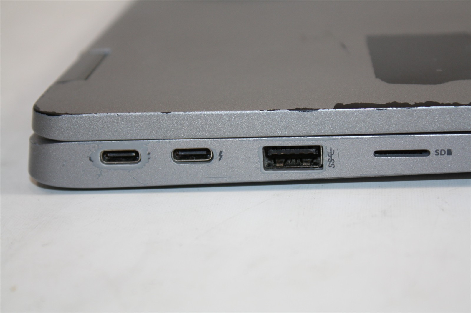 14″Dell Latitude 5320 i7-1185G7 3.00GHz RAM 16GB NVMe 256GB/Cosmetic issue