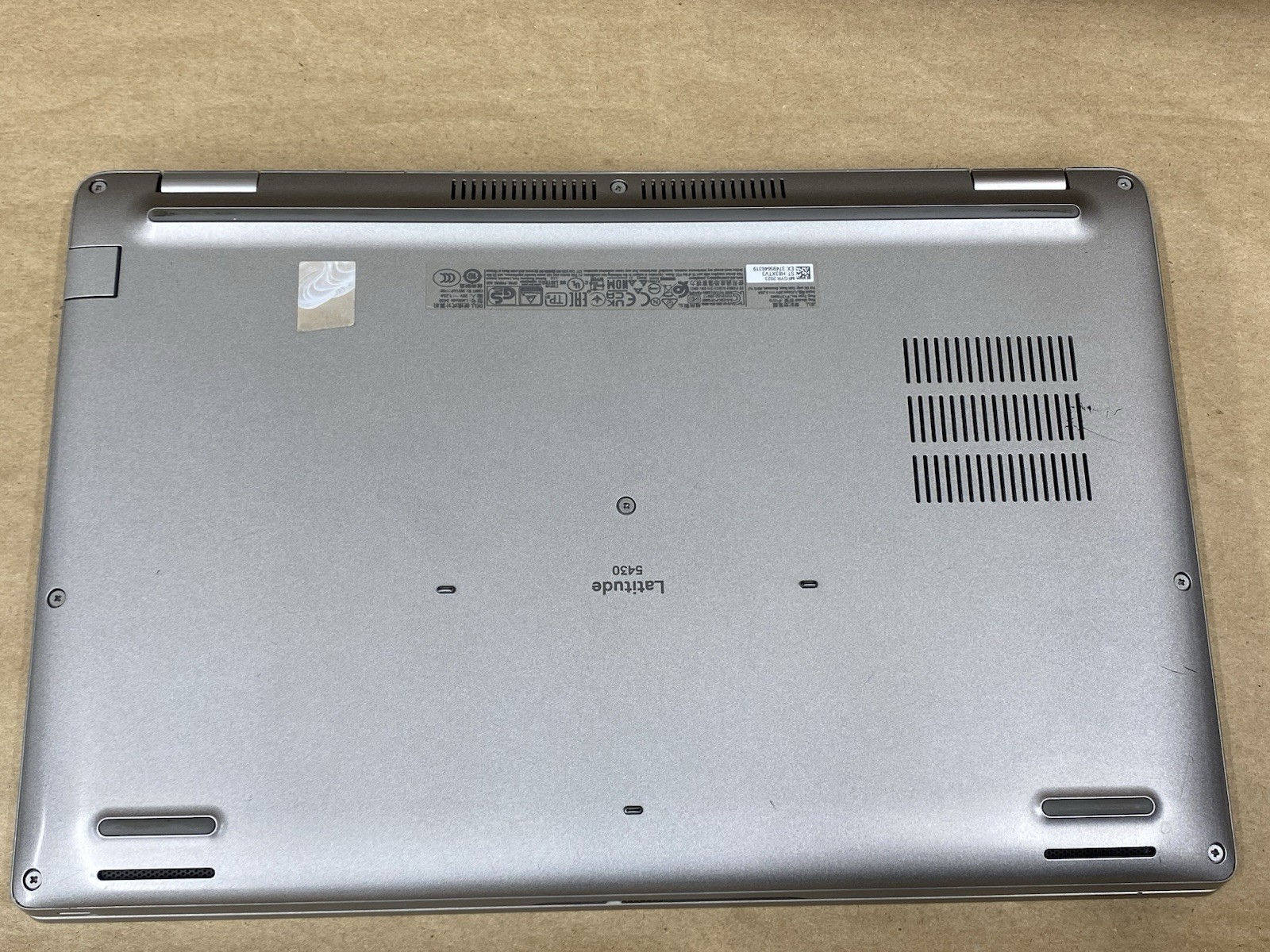 Dell Latitude 5430 – 14″ 1366×768 – i5-1235U – 8GB – 256GB SSD – Win 11 Pro