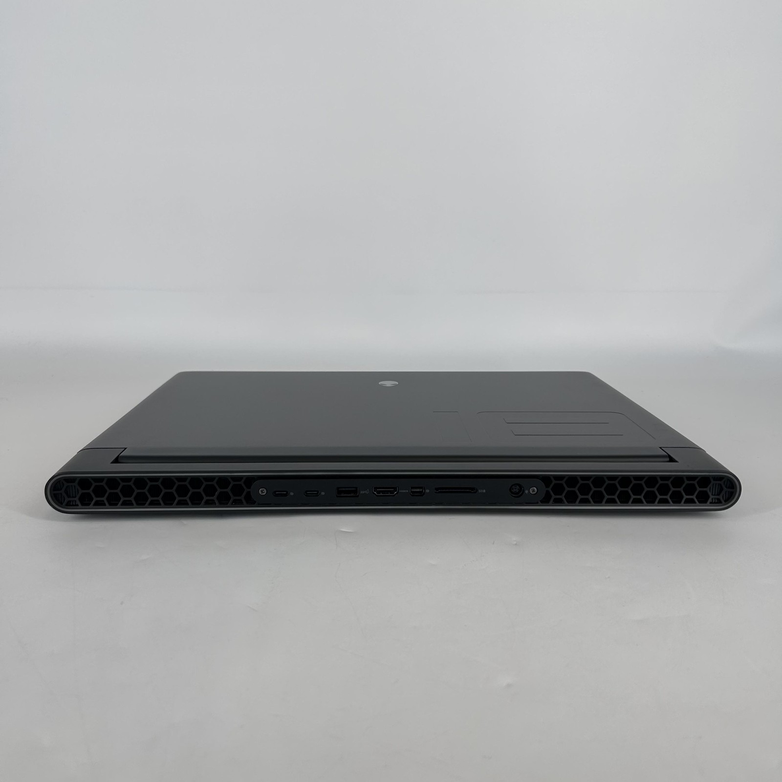 Dell Alienware M18 R1 480Hz FHD+ 2.5 GHz Ryzen 9 7945HX 32GB 1TB SSD RX 7900M