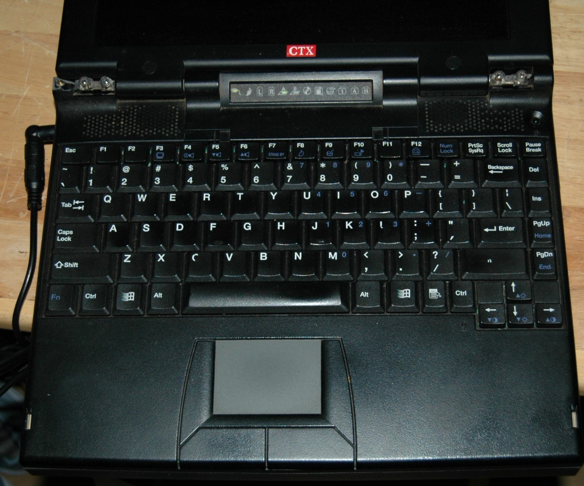 2 laptops Dell Vostro 1000 15″ [AS IS] AMD Turion 64 X2 and CTX EzBook 700E