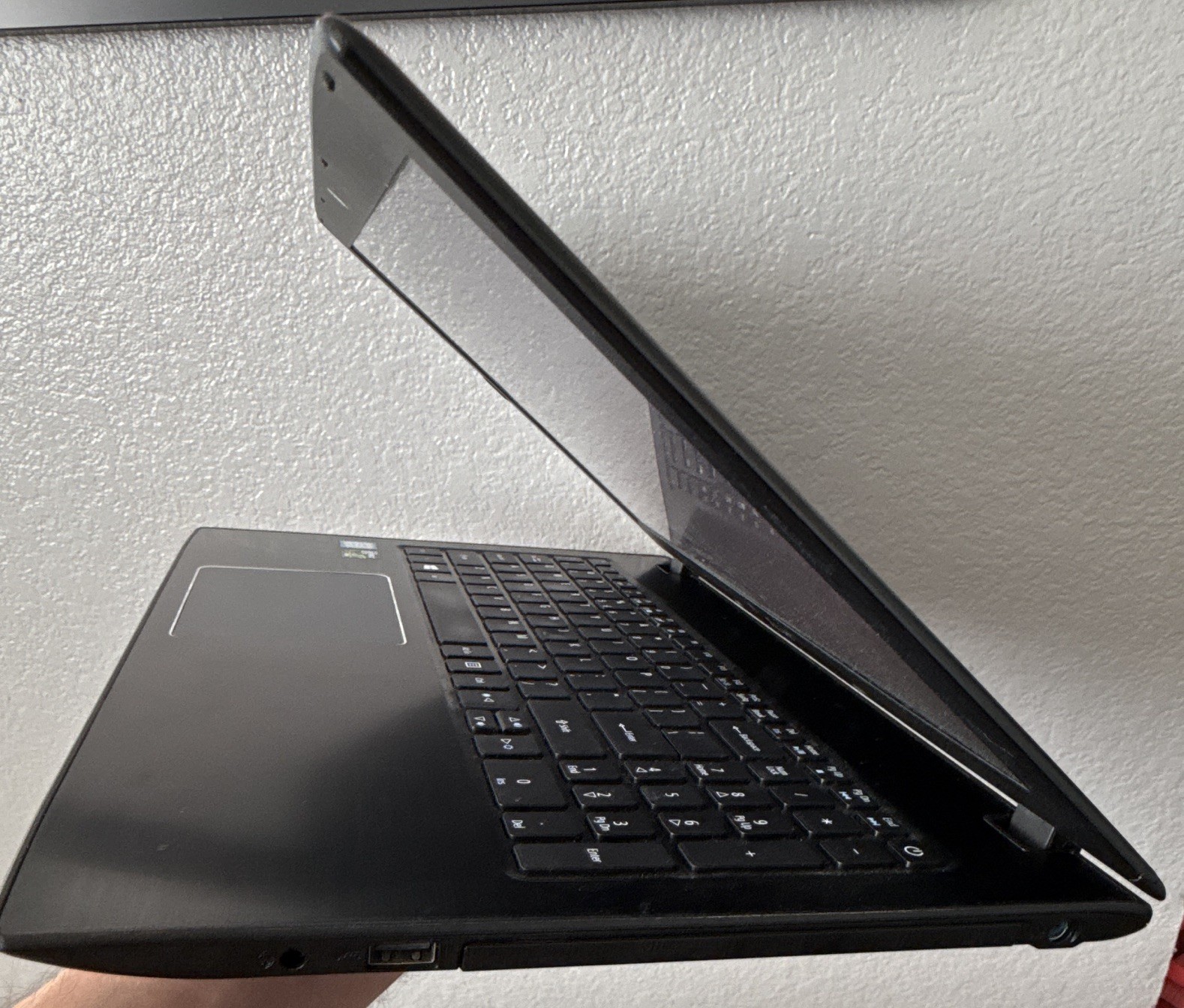 Acer Aspire E5-575G 15.6 | i5-7200U | 32GB RAM | NVIDIA GTX 950M | 1.5TB Storage