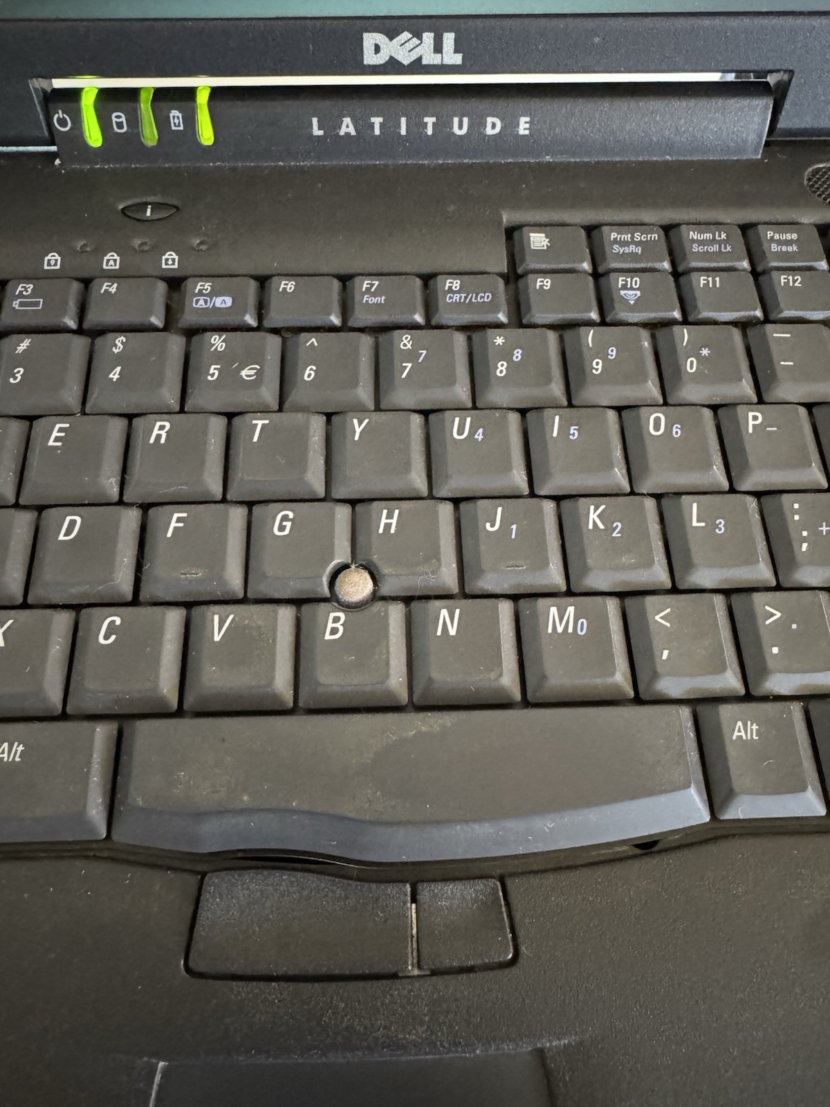 Dell Latitude C800 Laptop Pentium III 850Mhz 256MB 20GB 15″ Windows 2000 Working