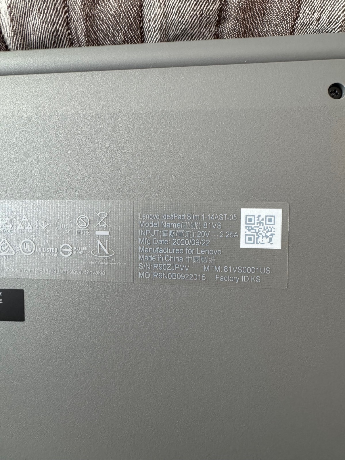 Lenovo IdeaPad 14″ (64GB,AMD A6,1.6 GHz,4GB RAM) Laptop – Platinum Grey
