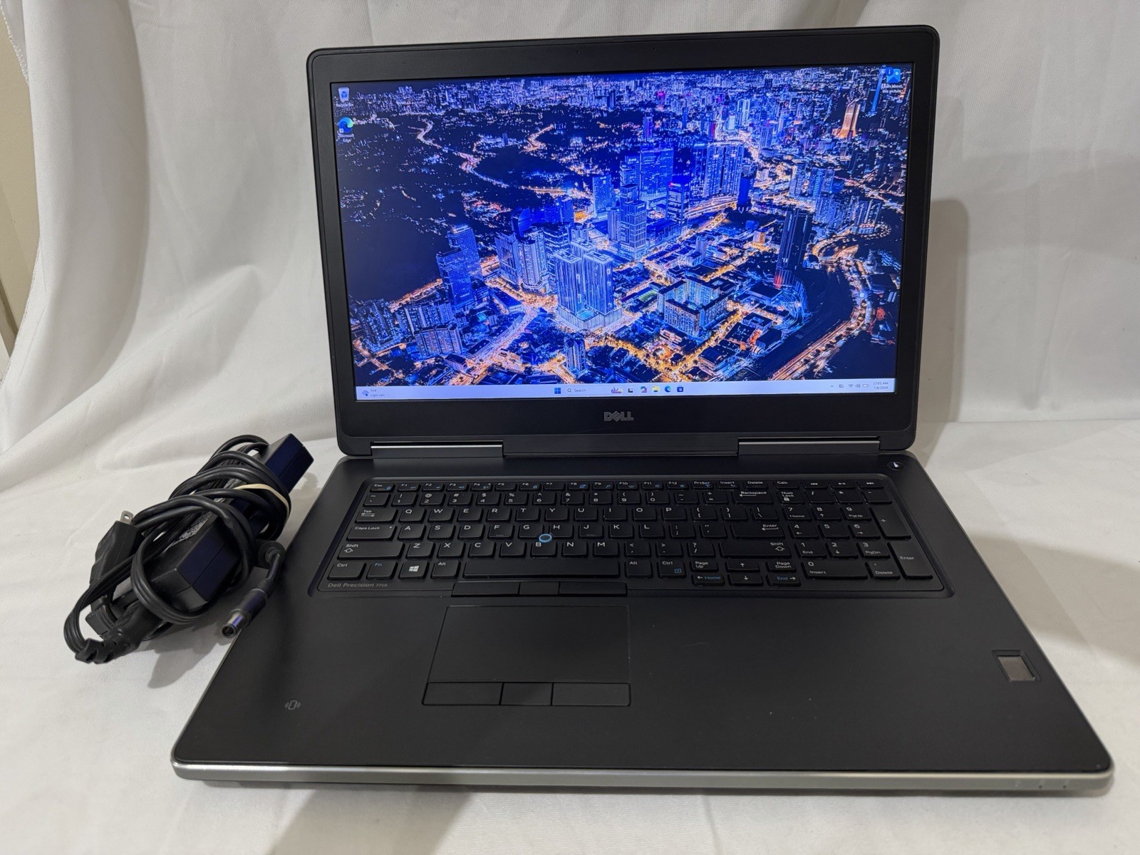 Dell Precision 7710 17″ i7-6920HQ 32GB RAM 256GB NVMe Quadro M3000M 4GB Win11Pro