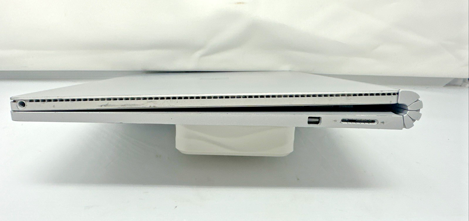 Microsoft Surface Book 1703 | i5-6300h@2.4GHz | 8GB RAM | 256GB SSD | WIN 10 PRO