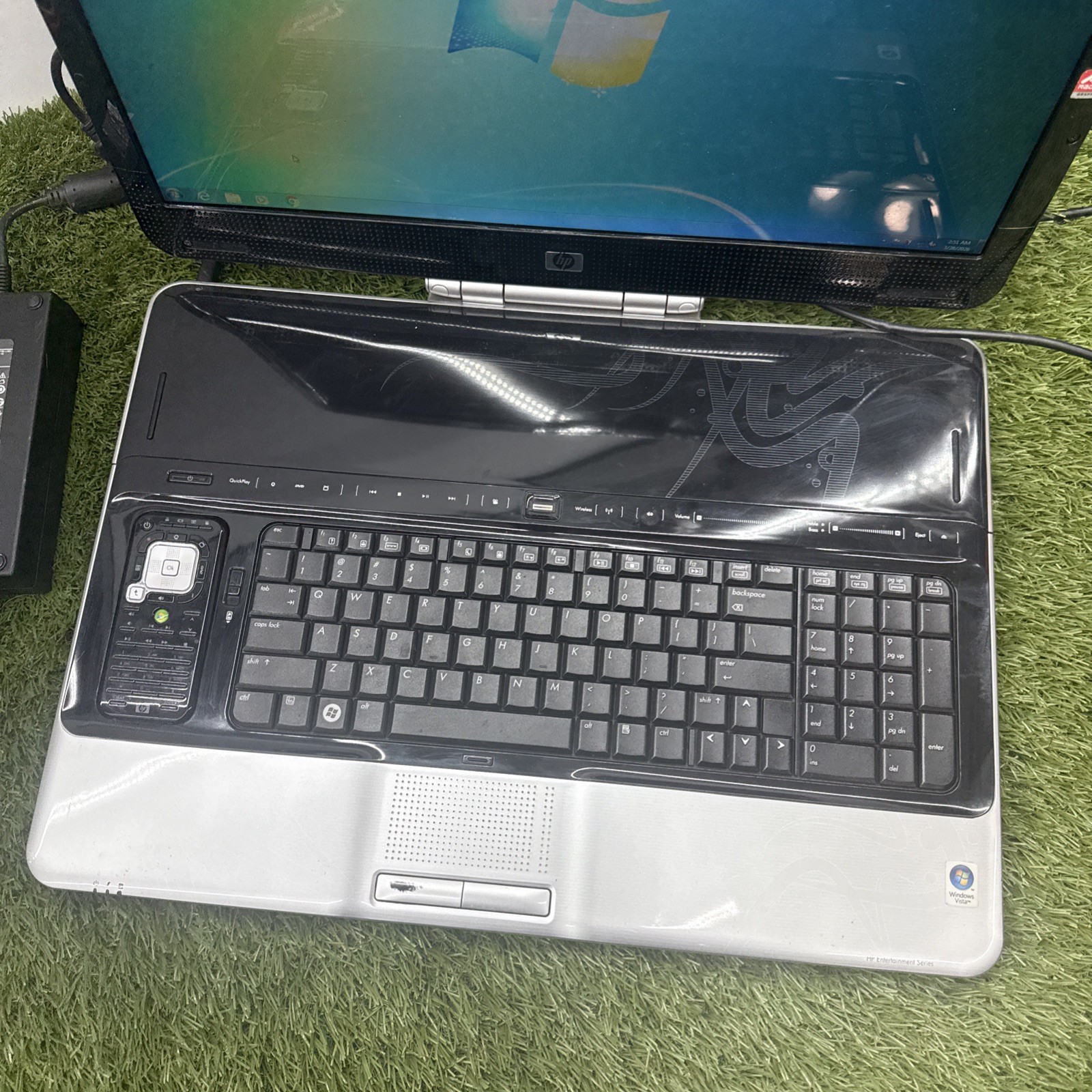 HP pavilion hdx 9000 DRAGON Laptop Win 7 Intel Core2 240 HDD 2 GB Ram RARE